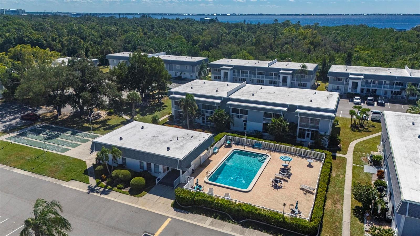 Image 38 of 64 For 22375 Edgewater Drive 234