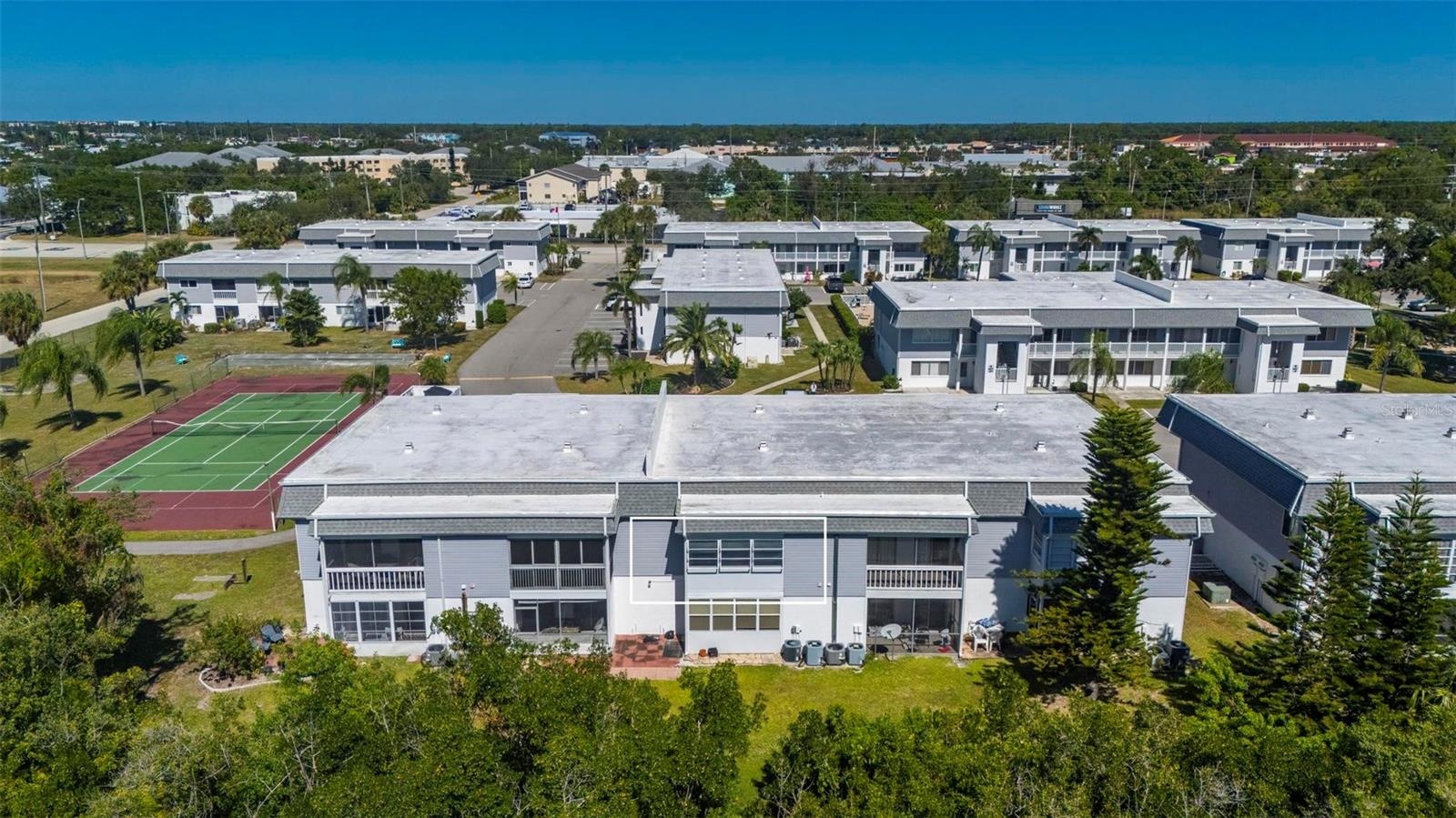 Image 51 of 64 For 22375 Edgewater Drive 234