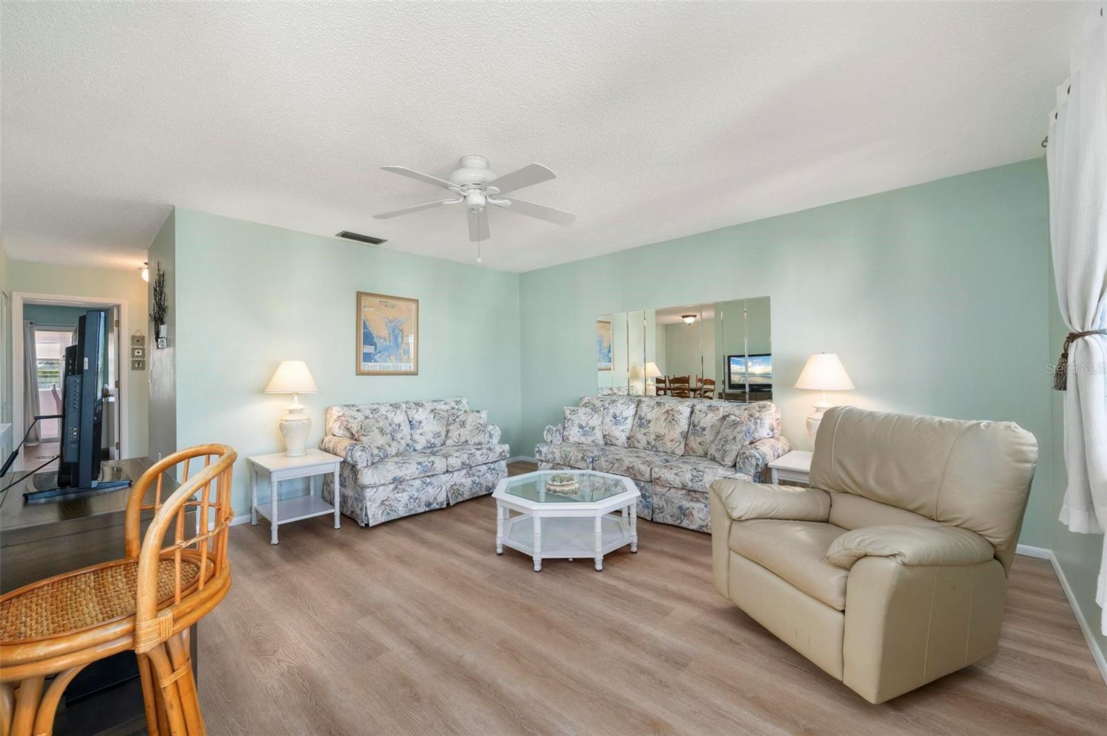 Image 6 of 64 For 22375 Edgewater Drive 234