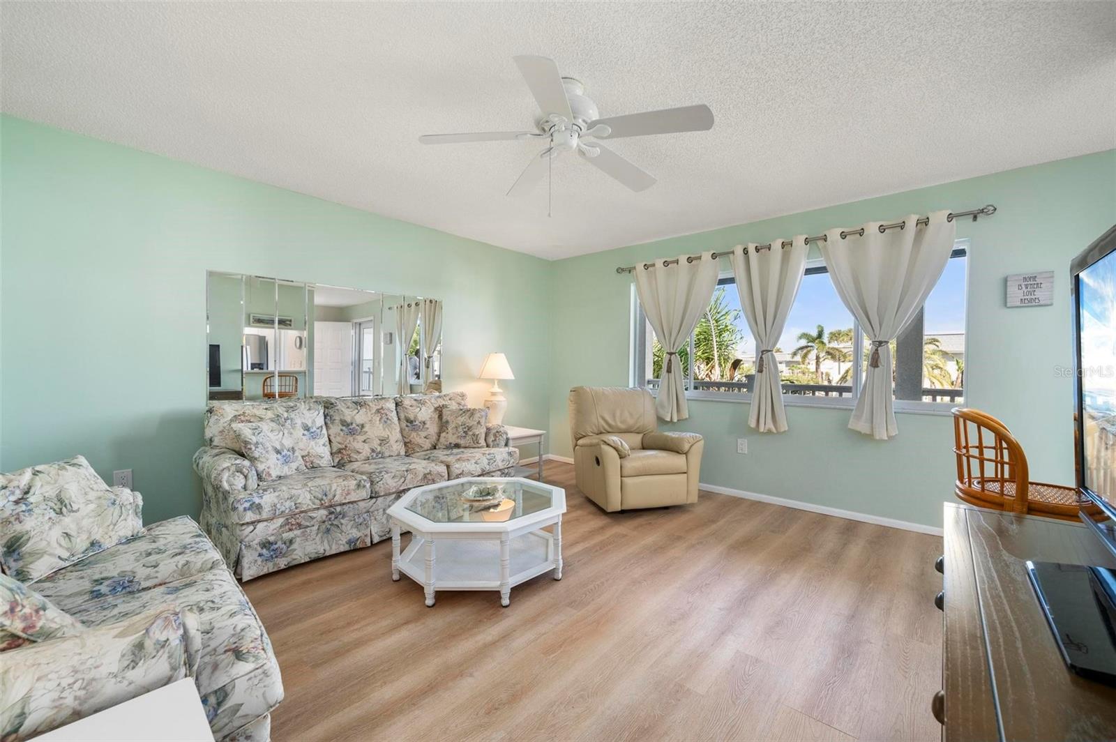 Image 7 of 64 For 22375 Edgewater Drive 234