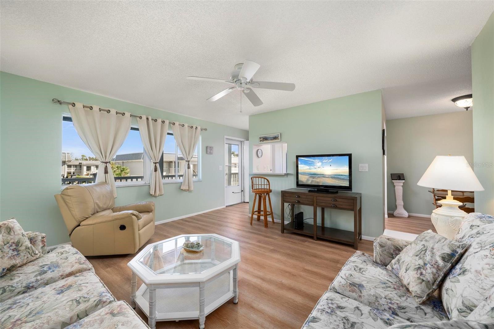 Image 9 of 64 For 22375 Edgewater Drive 234