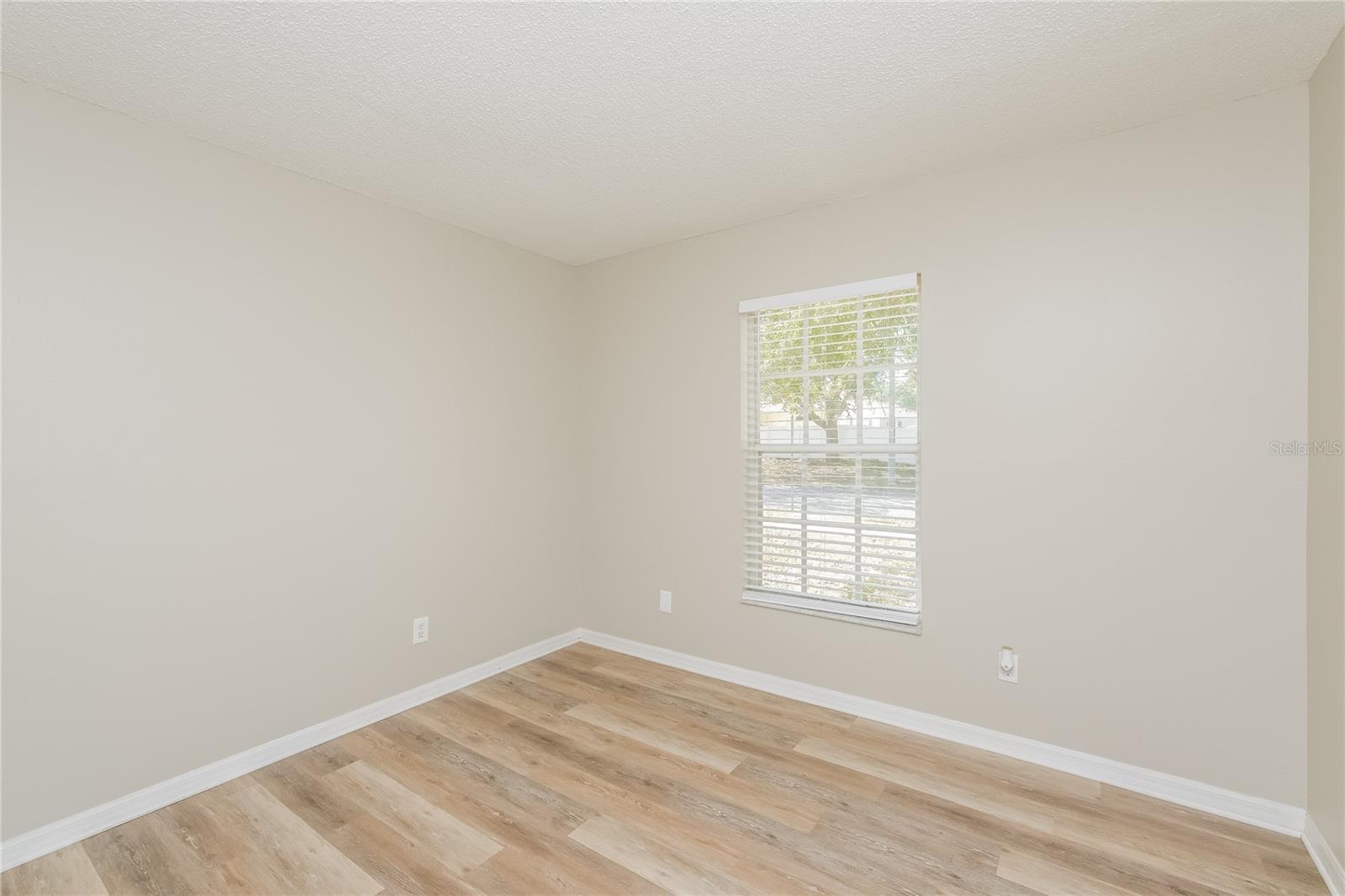 Listing photo id 8 for 5510 Lindburg Street