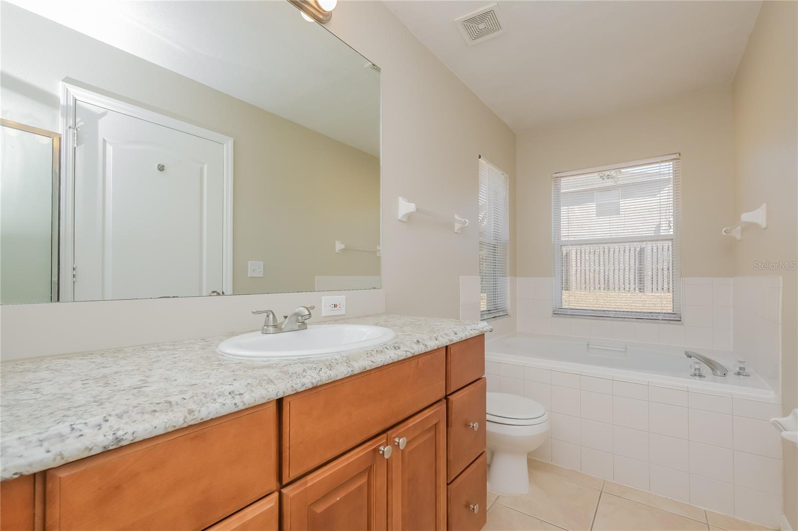 Listing photo id 10 for 5510 Lindburg Street