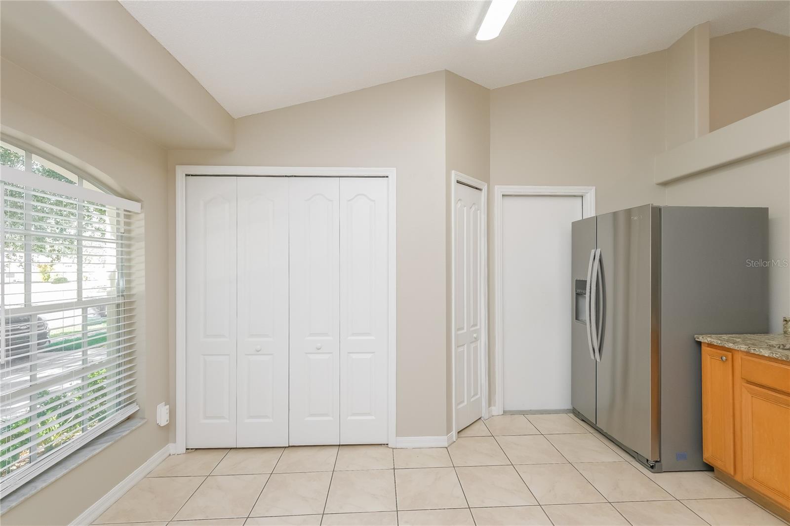 Listing photo id 2 for 5510 Lindburg Street