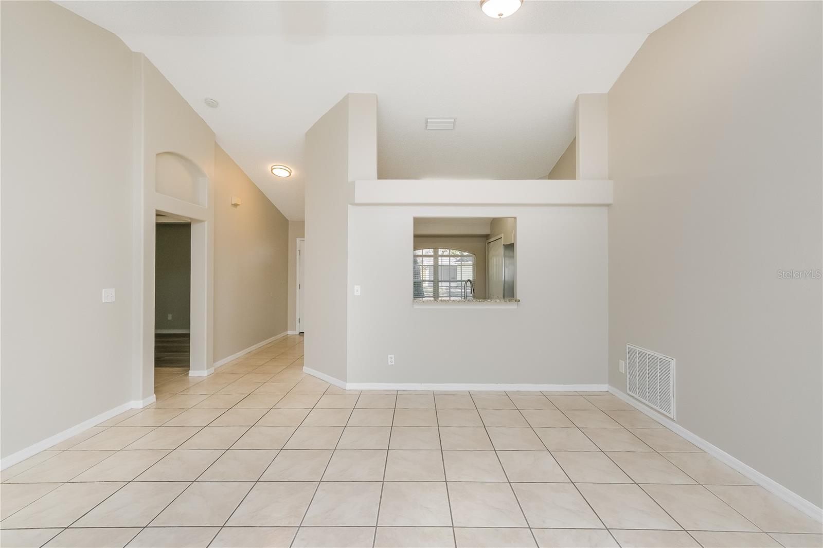 Listing photo id 3 for 5510 Lindburg Street