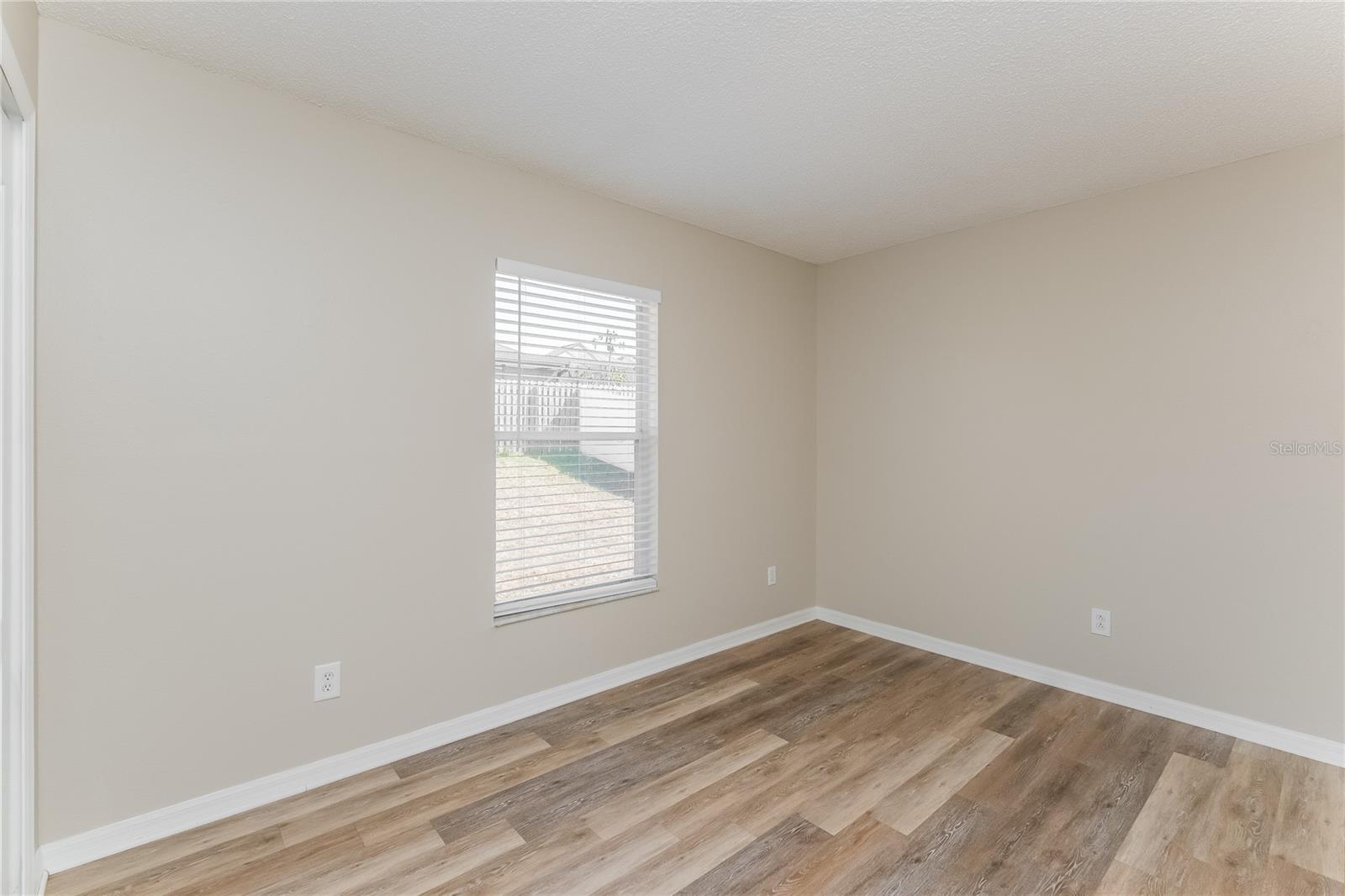 Listing photo id 4 for 5510 Lindburg Street