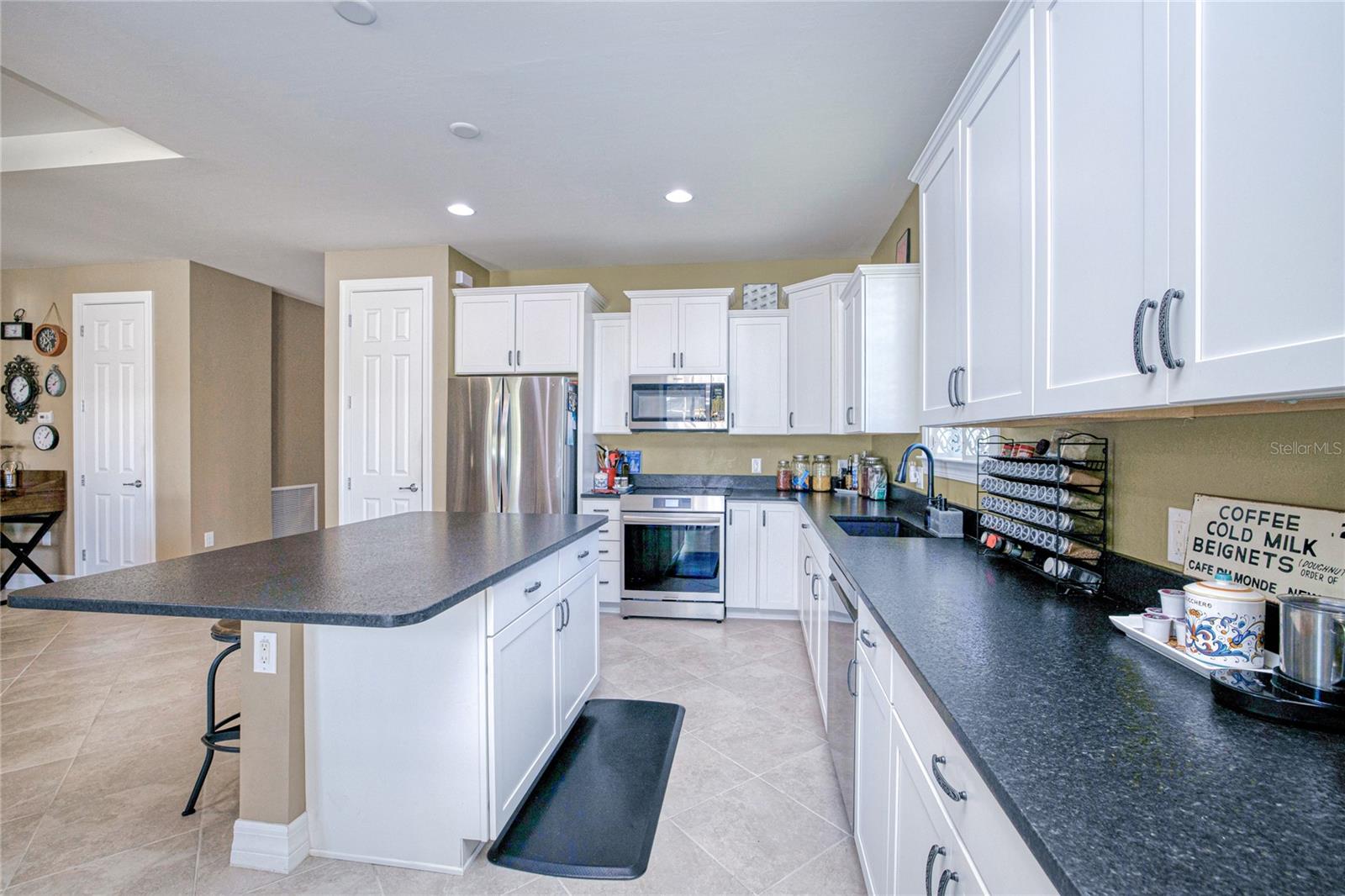 Image 12 of 50 For 2600 Sherman Oak Drive