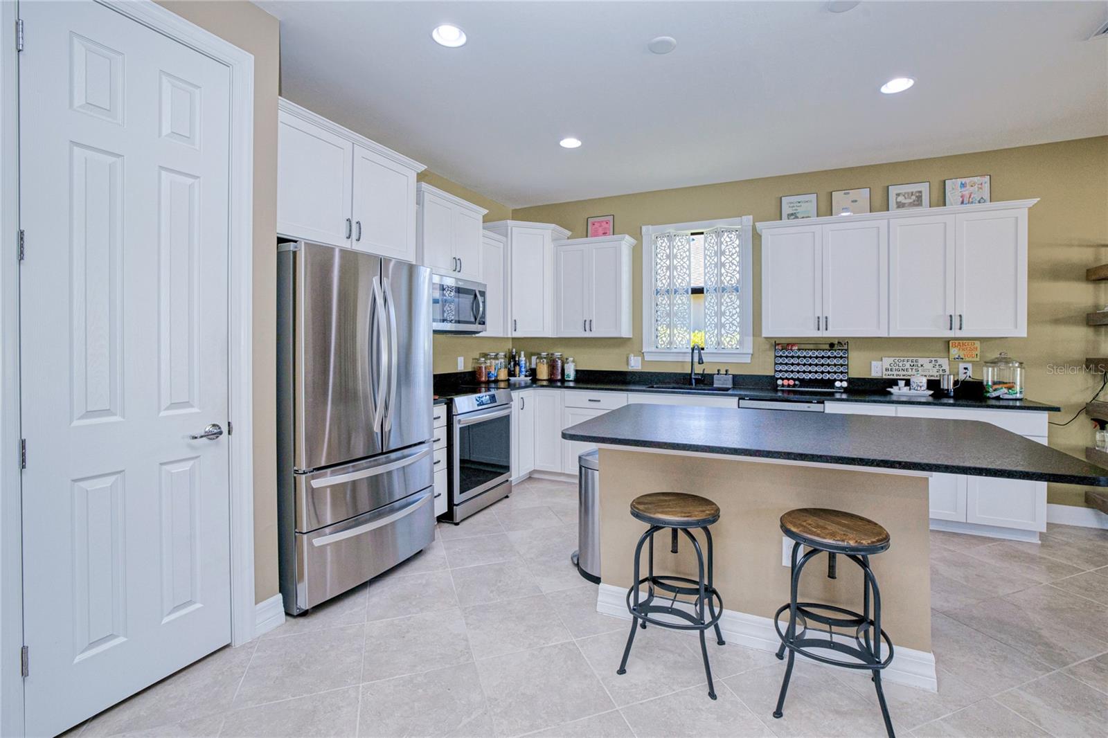 Image 14 of 50 For 2600 Sherman Oak Drive