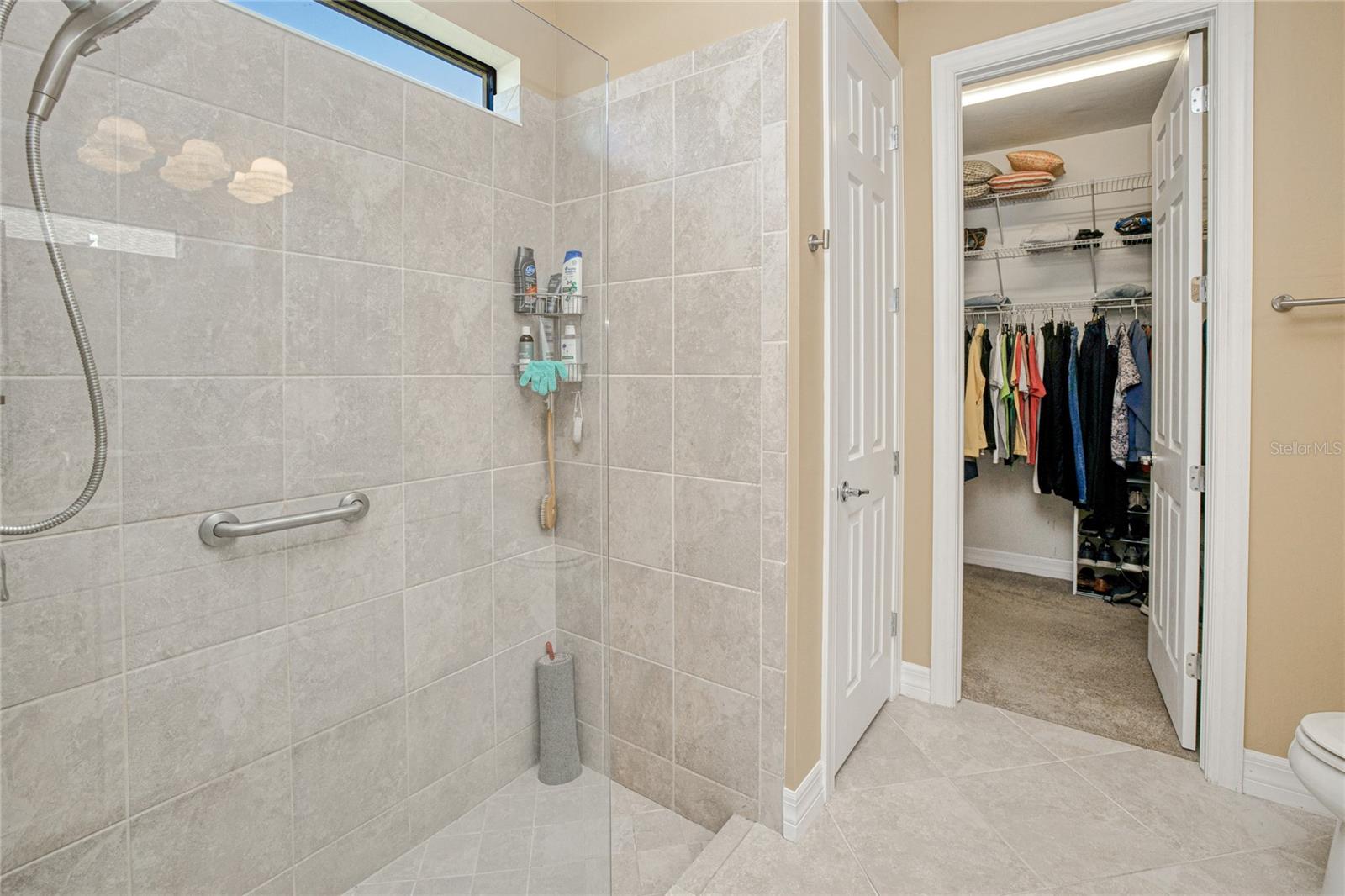 Image 24 of 50 For 2600 Sherman Oak Drive