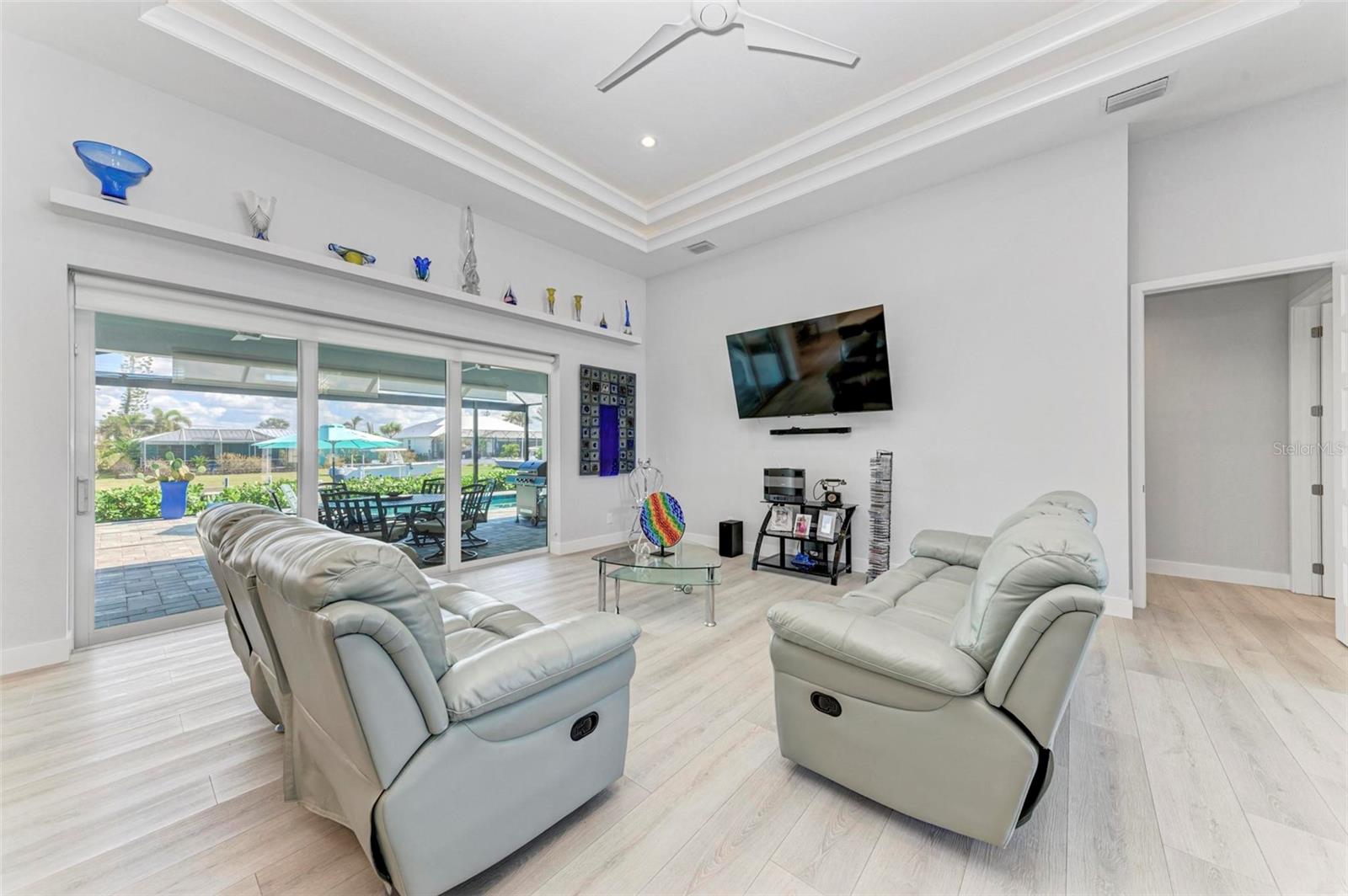 Image 13 of 50 For 630 Coronado Drive