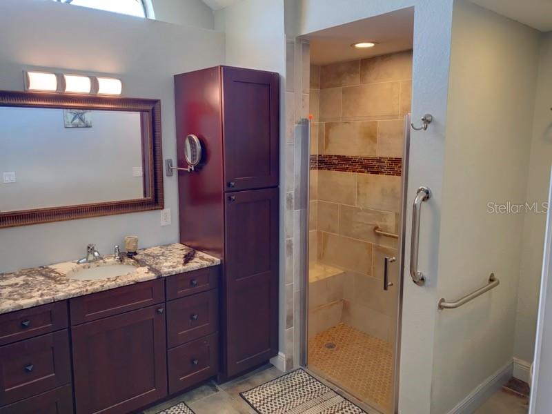 Image 16 of 26 For 572 Belvedere Court