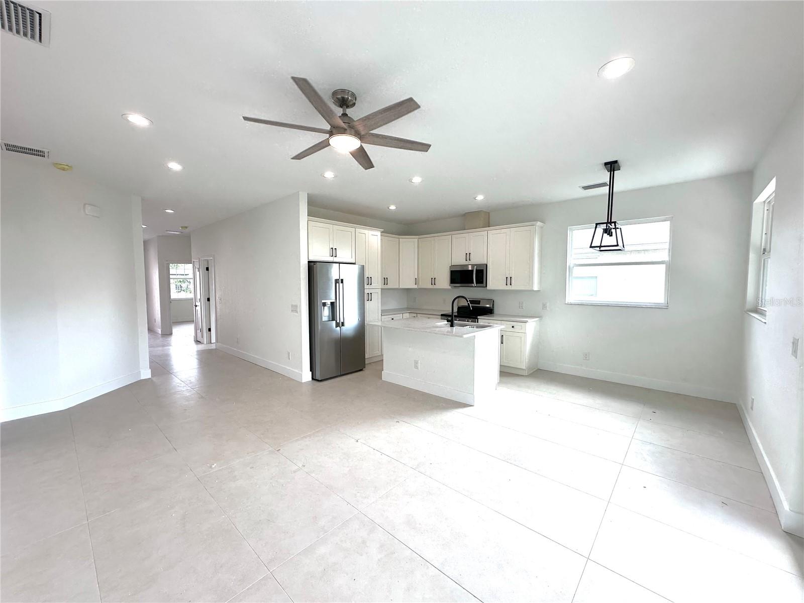 Image 4 of 40 For 26127 Northern Cross Road