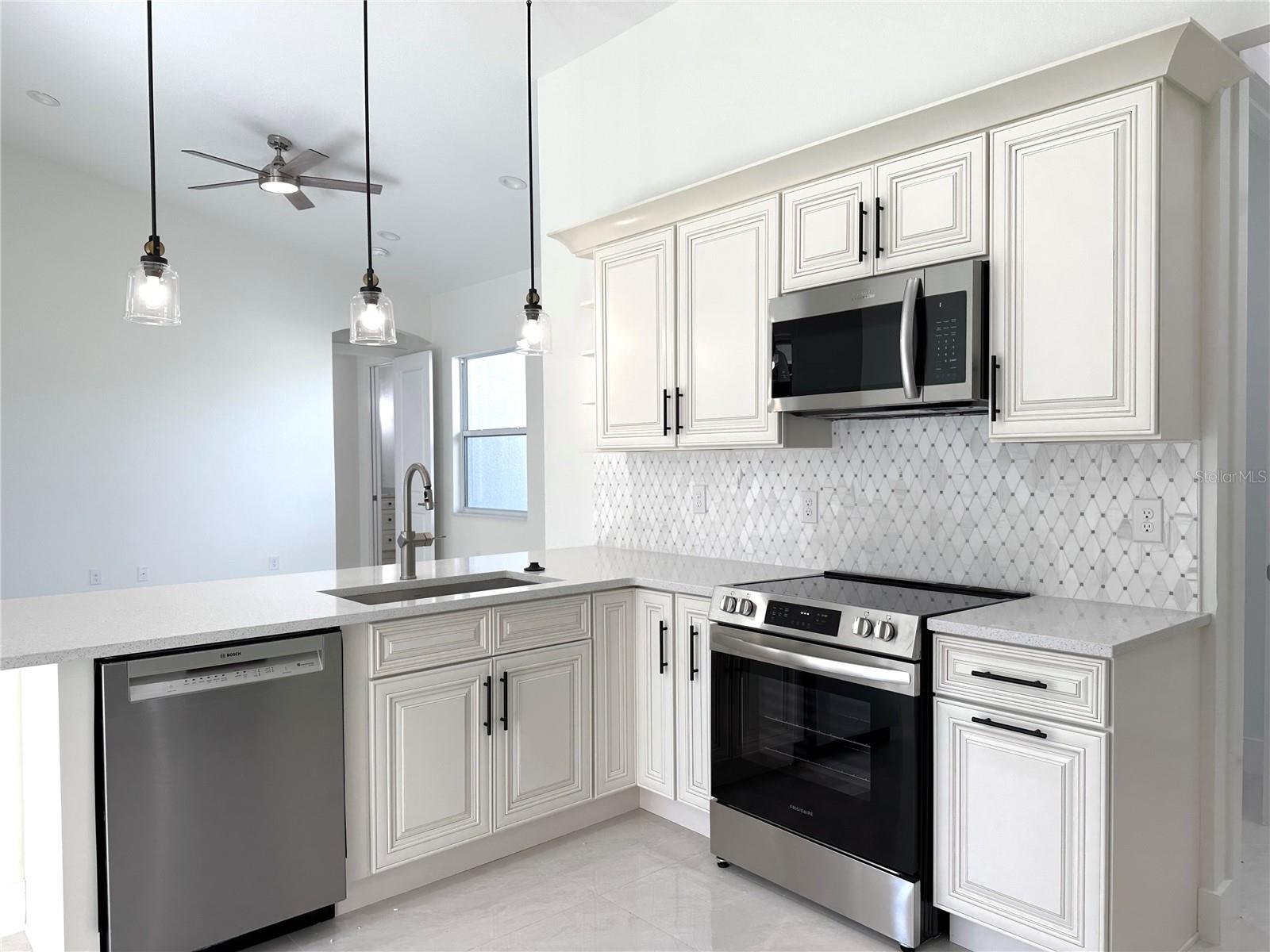 Image 8 of 40 For 26127 Northern Cross Road