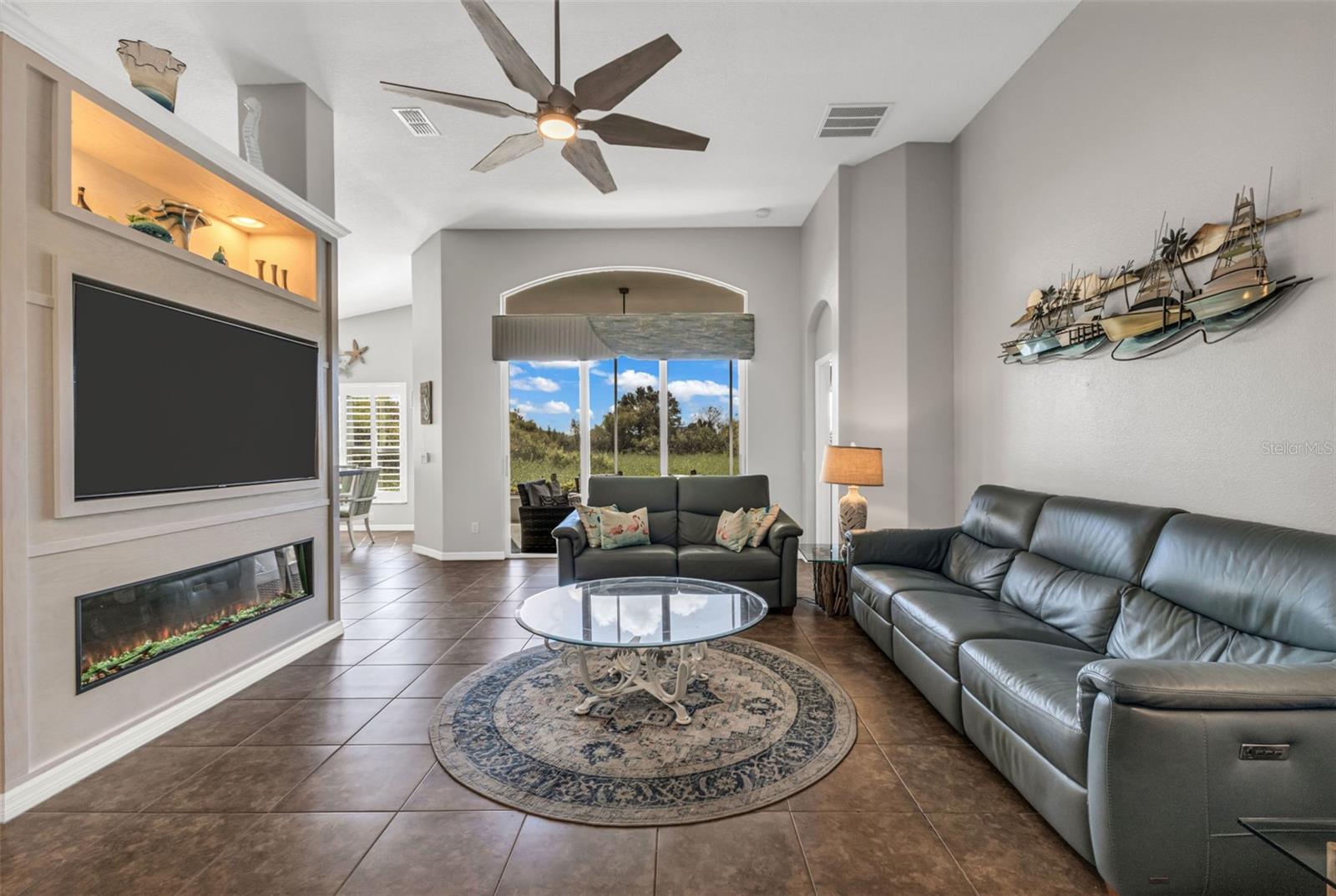 Image 4 of 46 For 24421 Manchester Trail