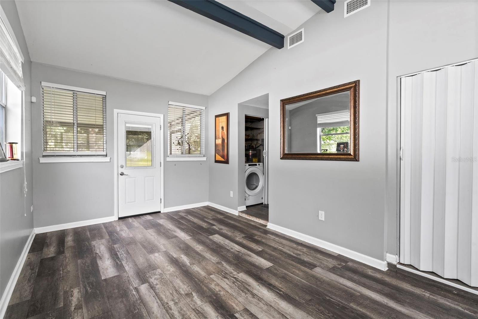 Image 14 of 43 For 3223 Hampton Avenue E