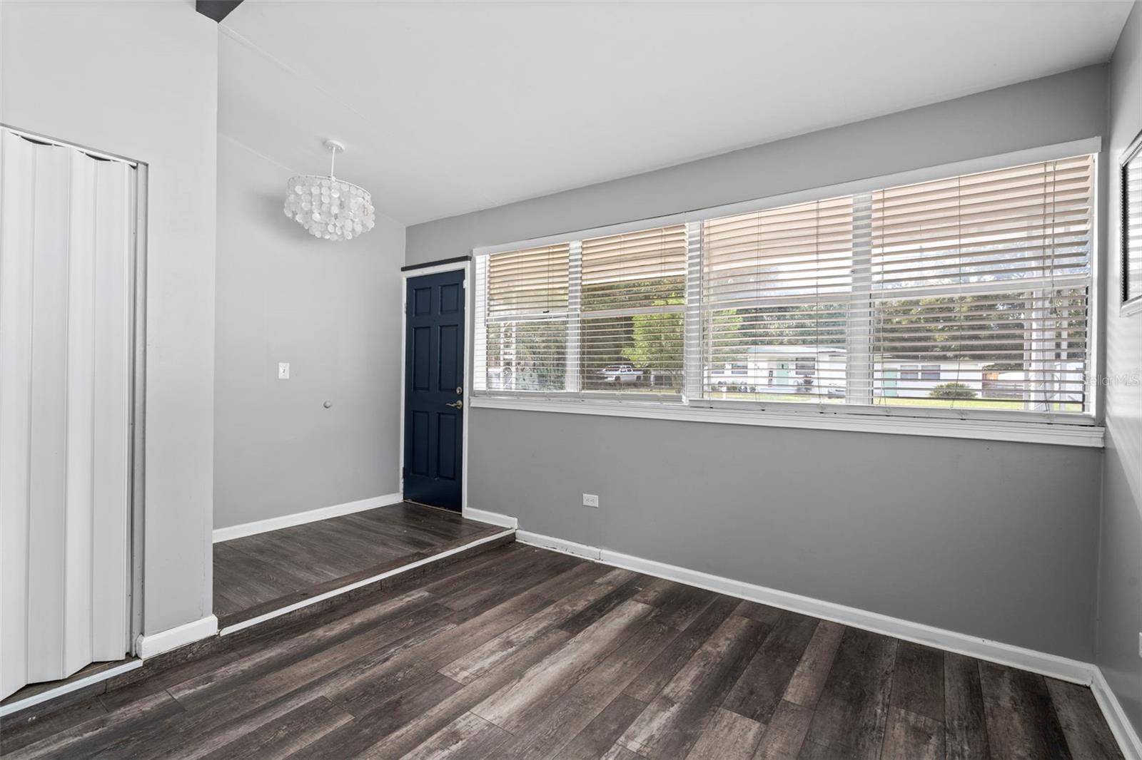 Image 17 of 43 For 3223 Hampton Avenue E