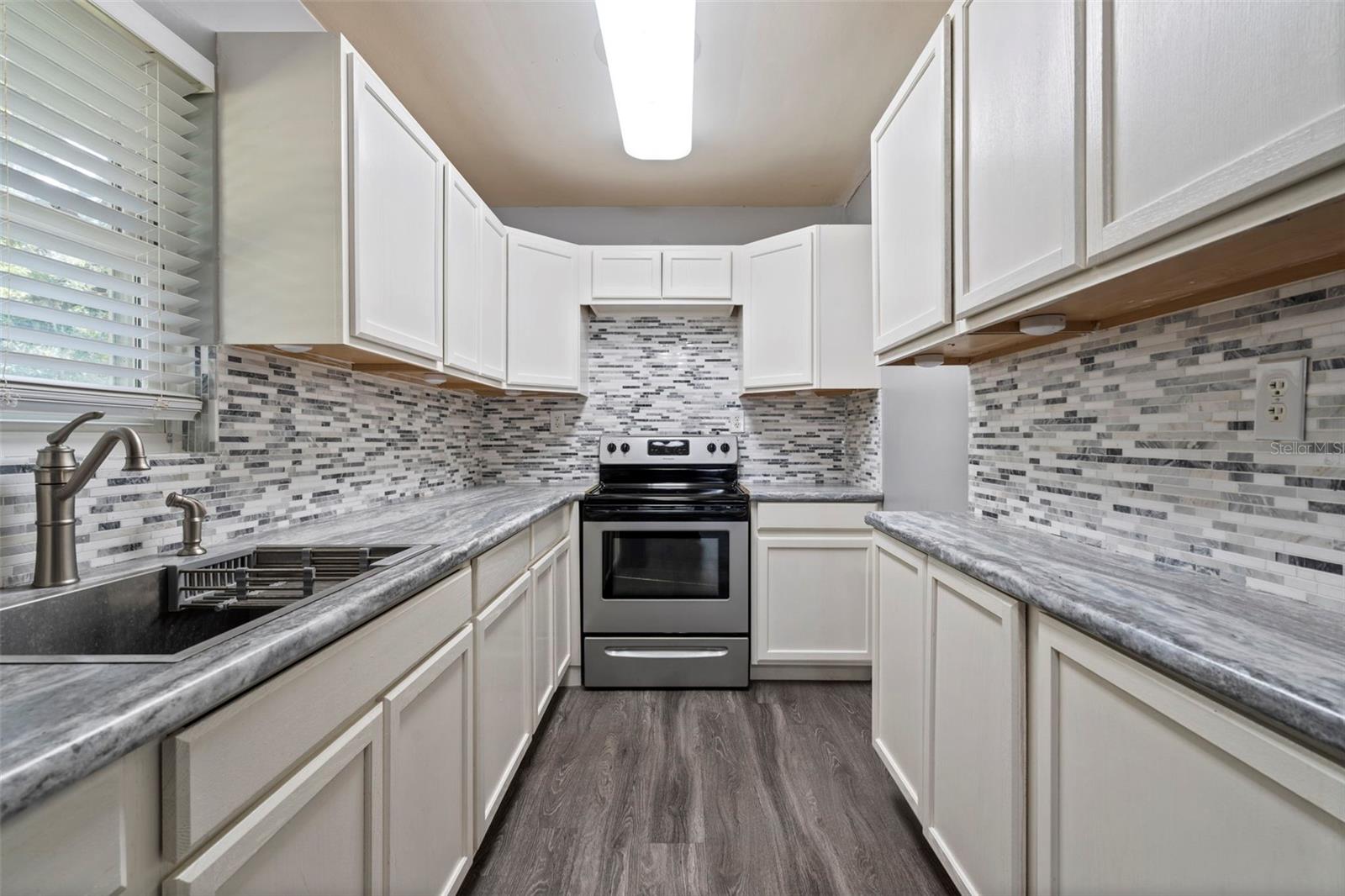 Image 21 of 43 For 3223 Hampton Avenue E