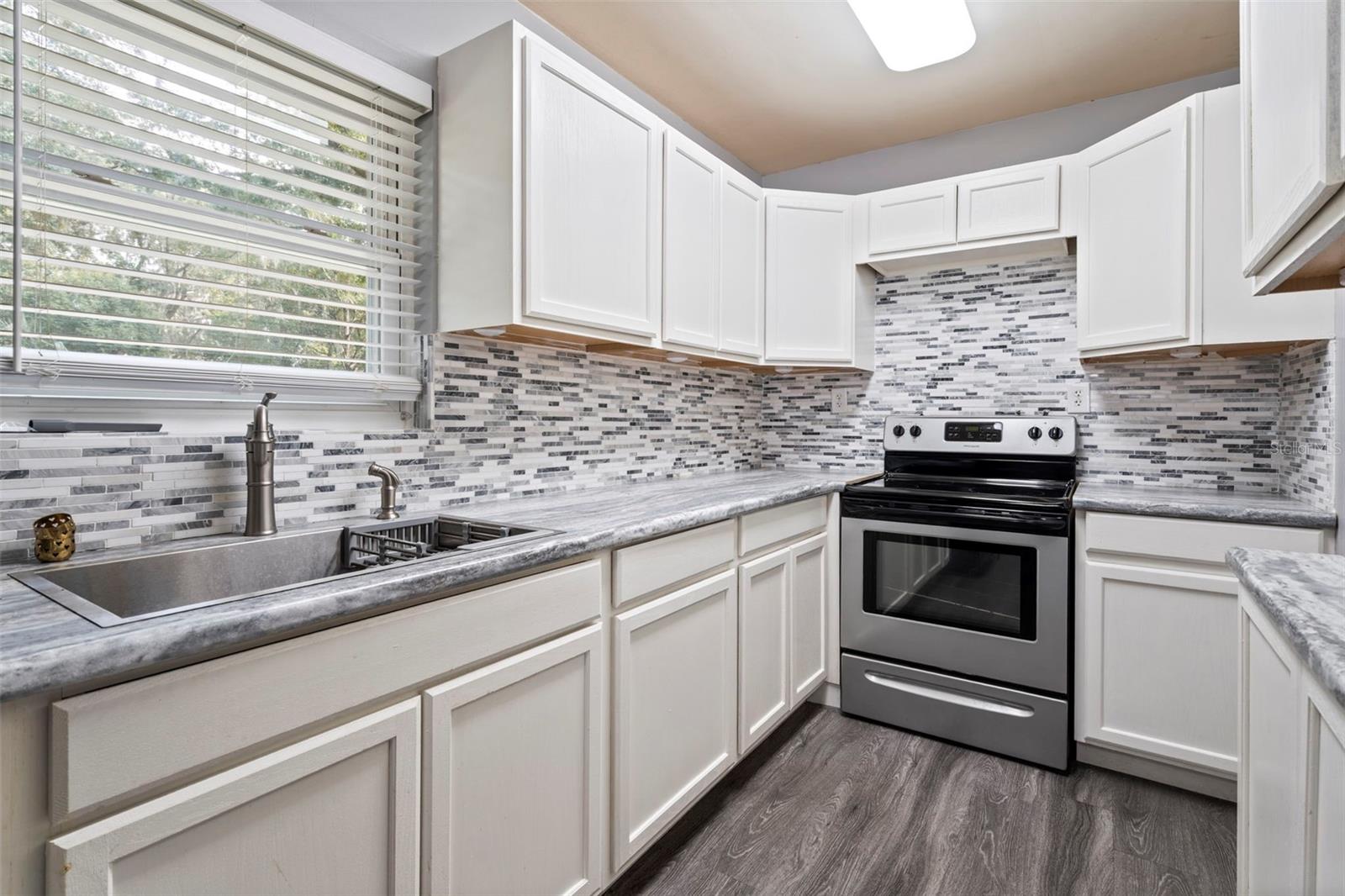 Image 22 of 43 For 3223 Hampton Avenue E