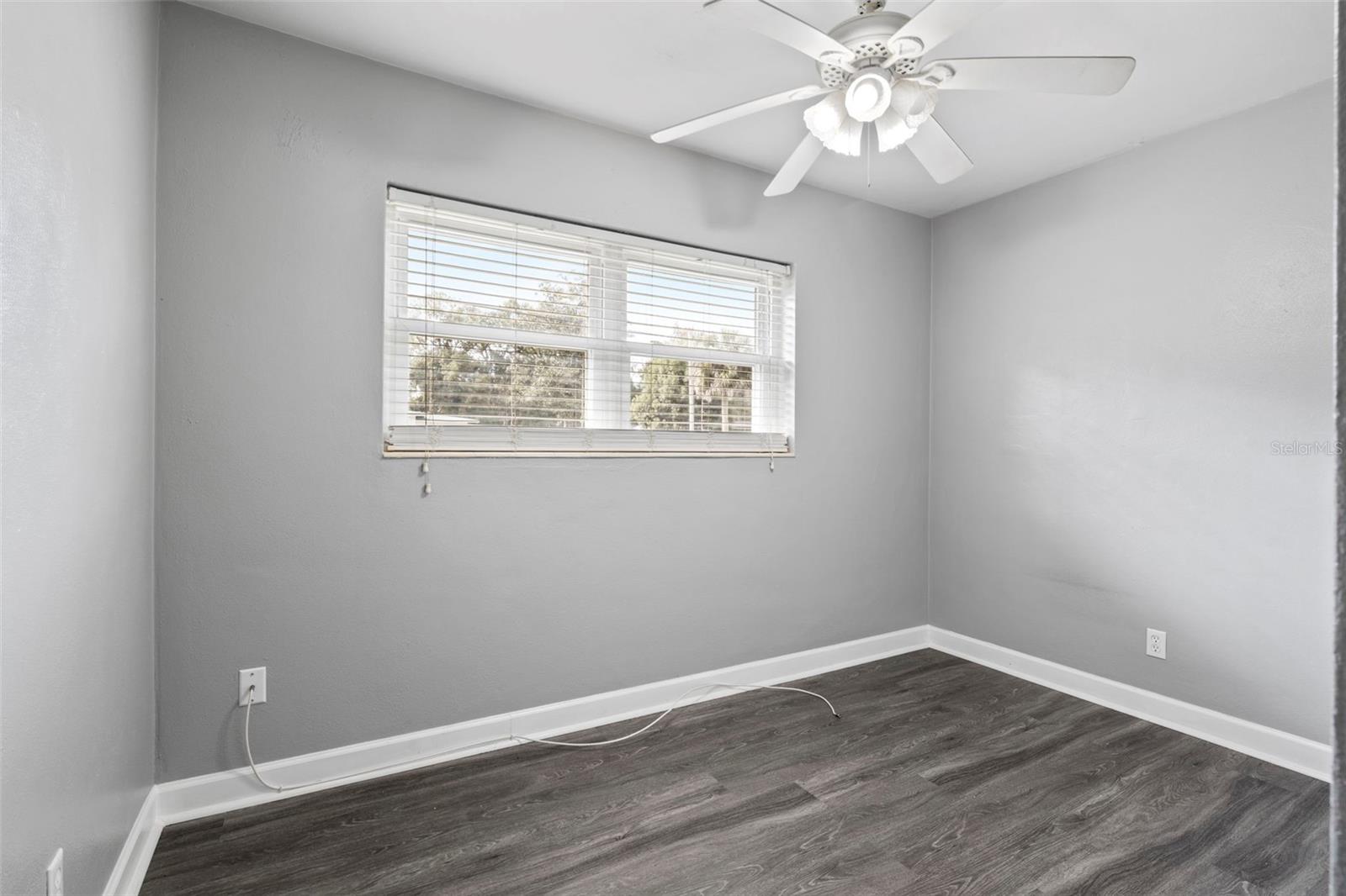 Image 23 of 43 For 3223 Hampton Avenue E