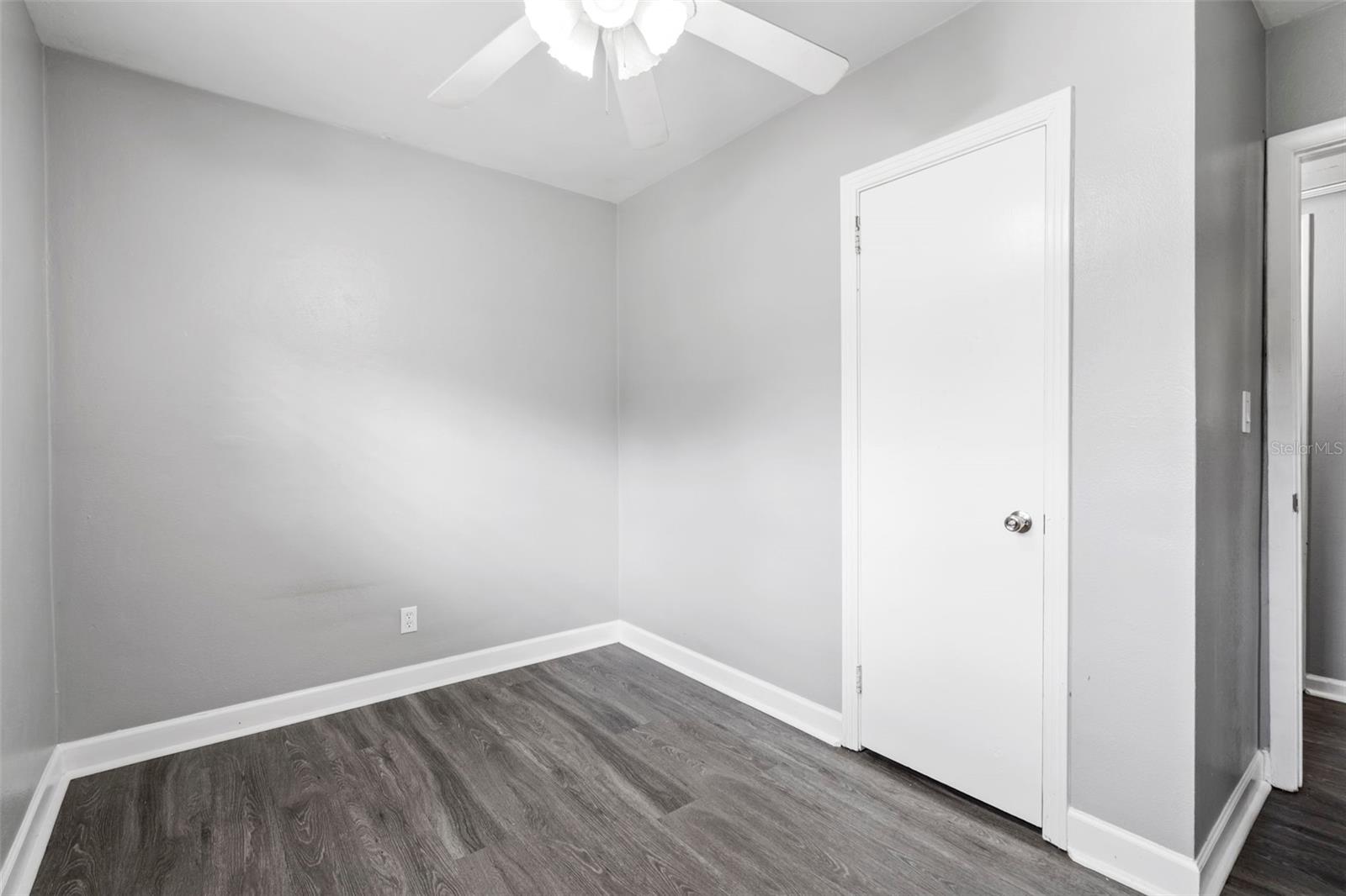 Image 24 of 43 For 3223 Hampton Avenue E