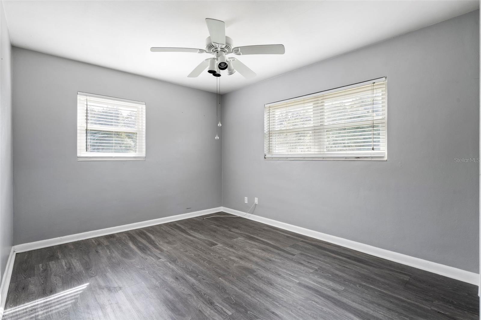 Image 25 of 43 For 3223 Hampton Avenue E