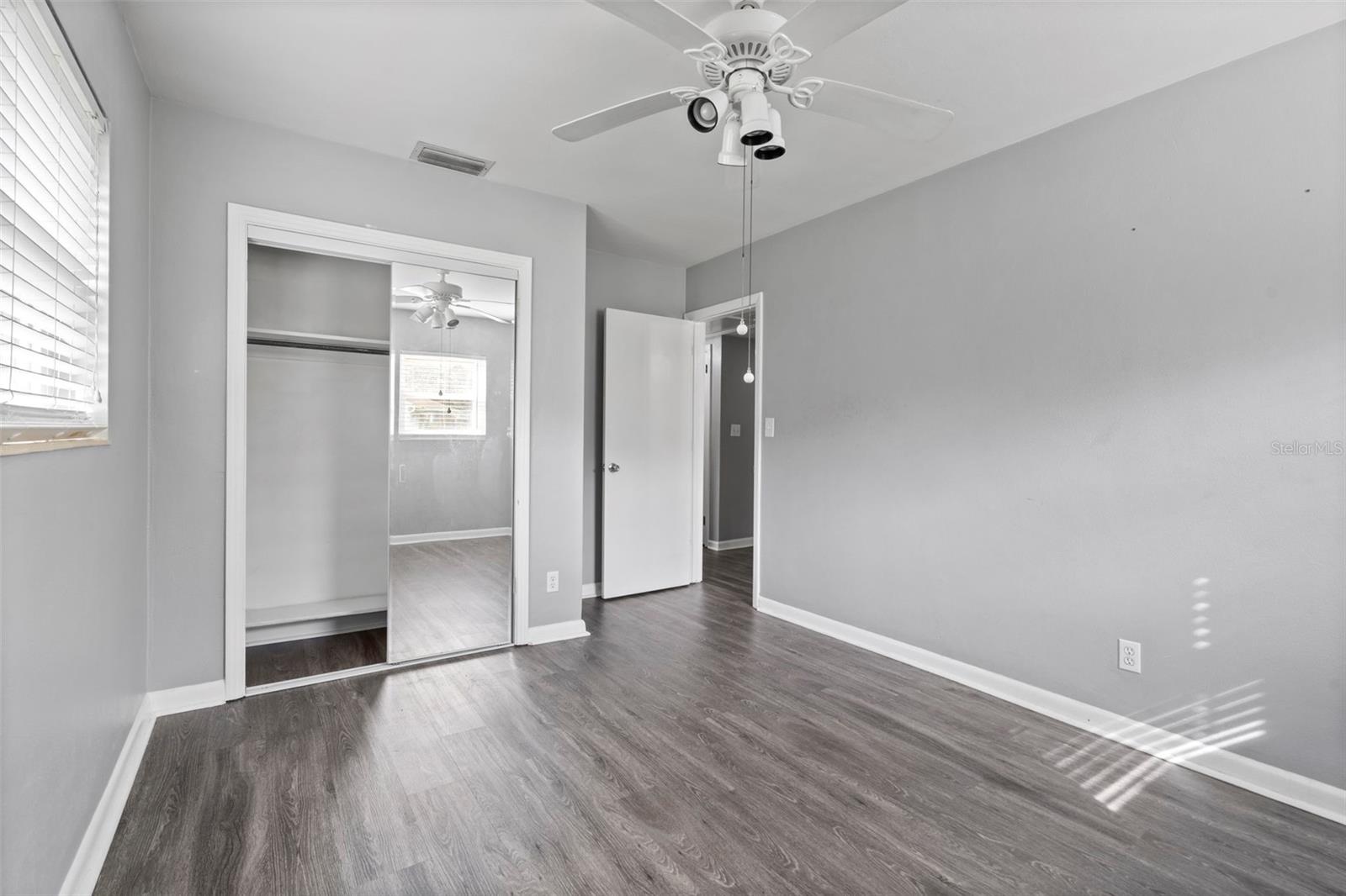 Image 26 of 43 For 3223 Hampton Avenue E