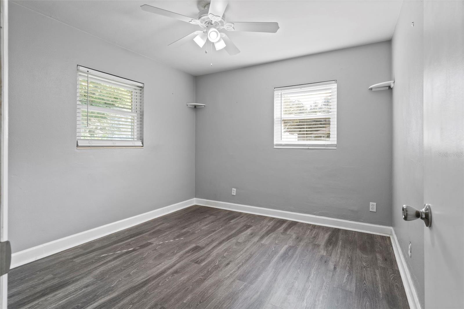 Image 27 of 43 For 3223 Hampton Avenue E