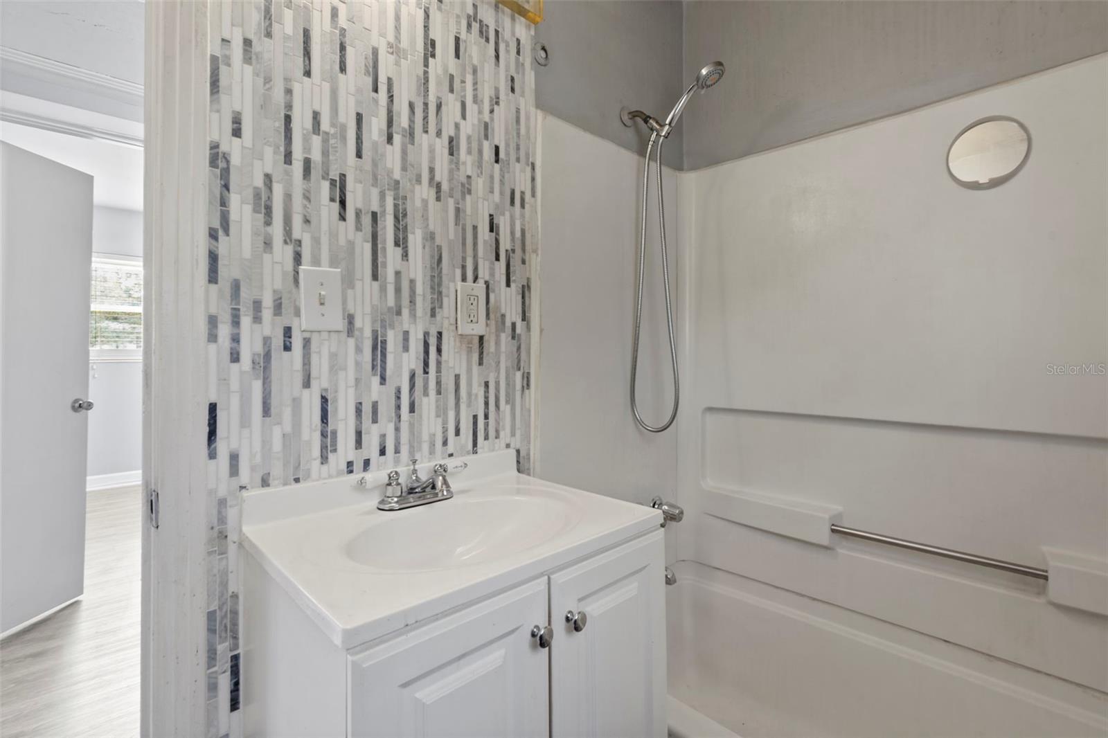 Image 29 of 43 For 3223 Hampton Avenue E