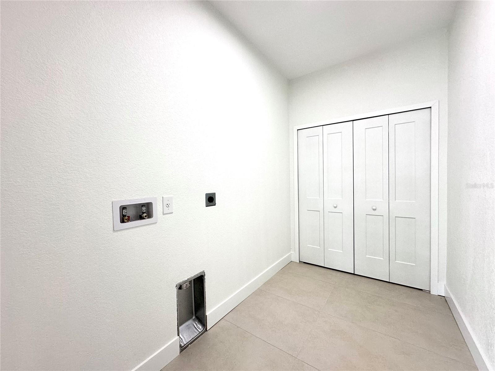 Image 35 of 40 For 26129 Northern Cross Road