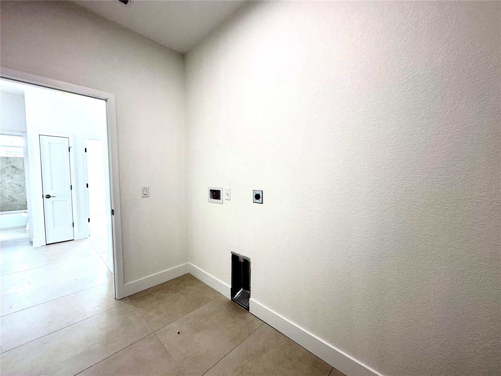 Image 36 of 40 For 26129 Northern Cross Road