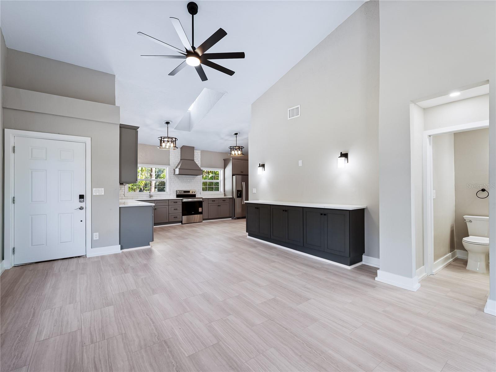 Image 33 of 69 For 1313 Driftwood Drive