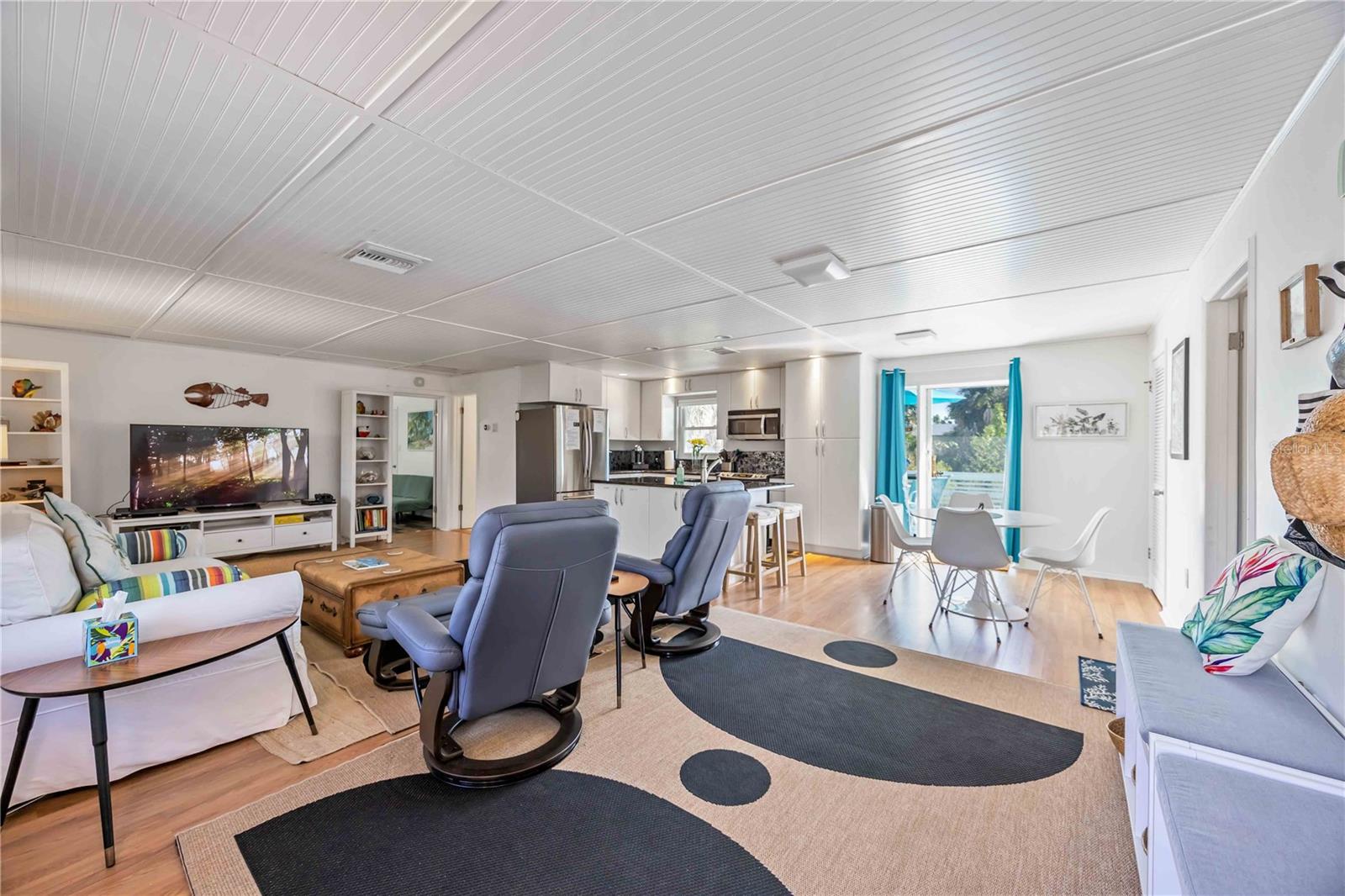 Image 10 of 79 For 5075 Beach Road B4