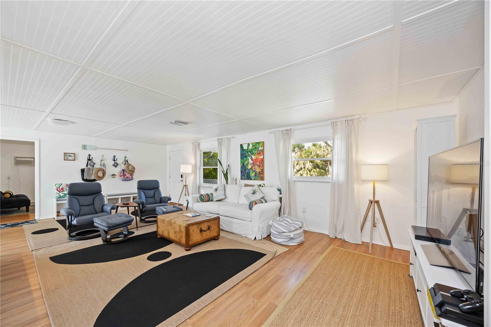 Image 11 of 79 For 5075 Beach Road B4