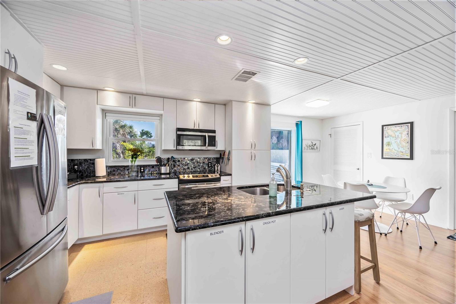 Image 12 of 79 For 5075 Beach Road B4