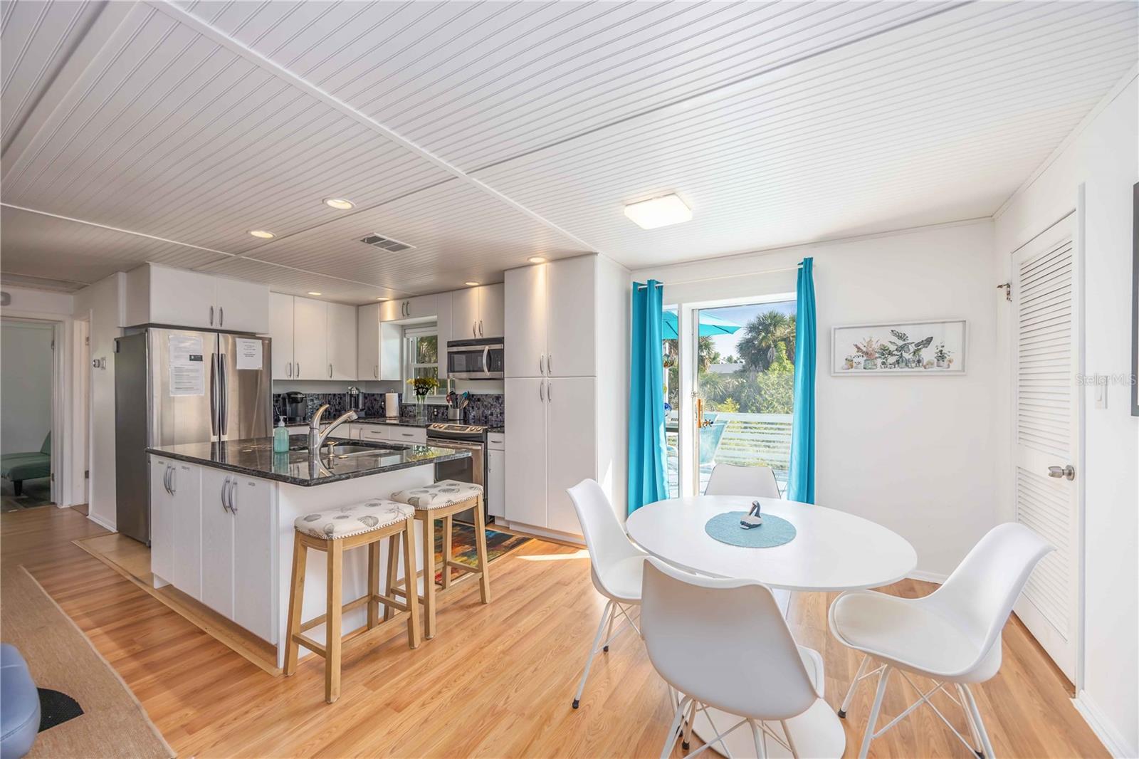 Image 13 of 79 For 5075 Beach Road B4