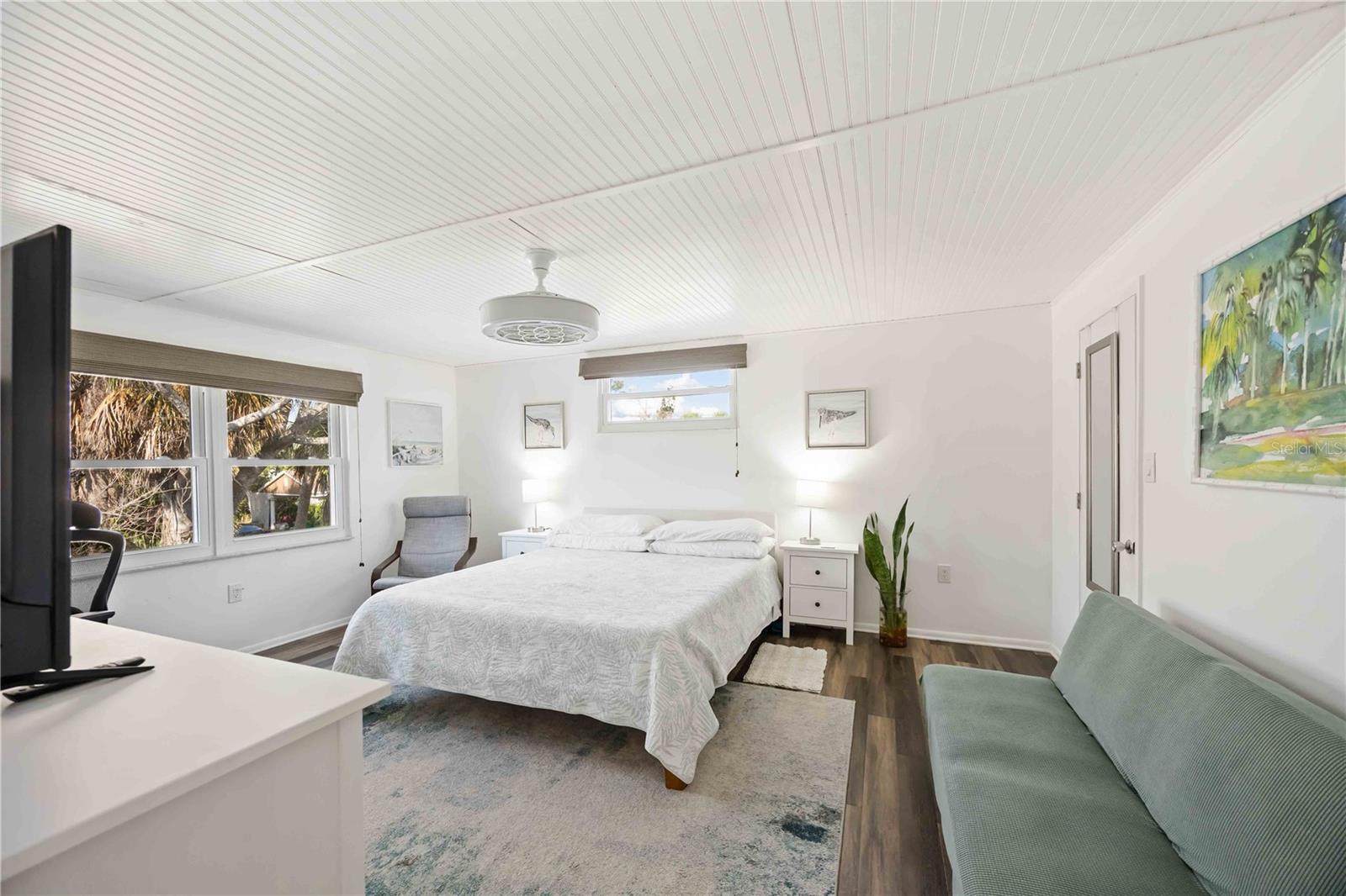 Image 15 of 79 For 5075 Beach Road B4