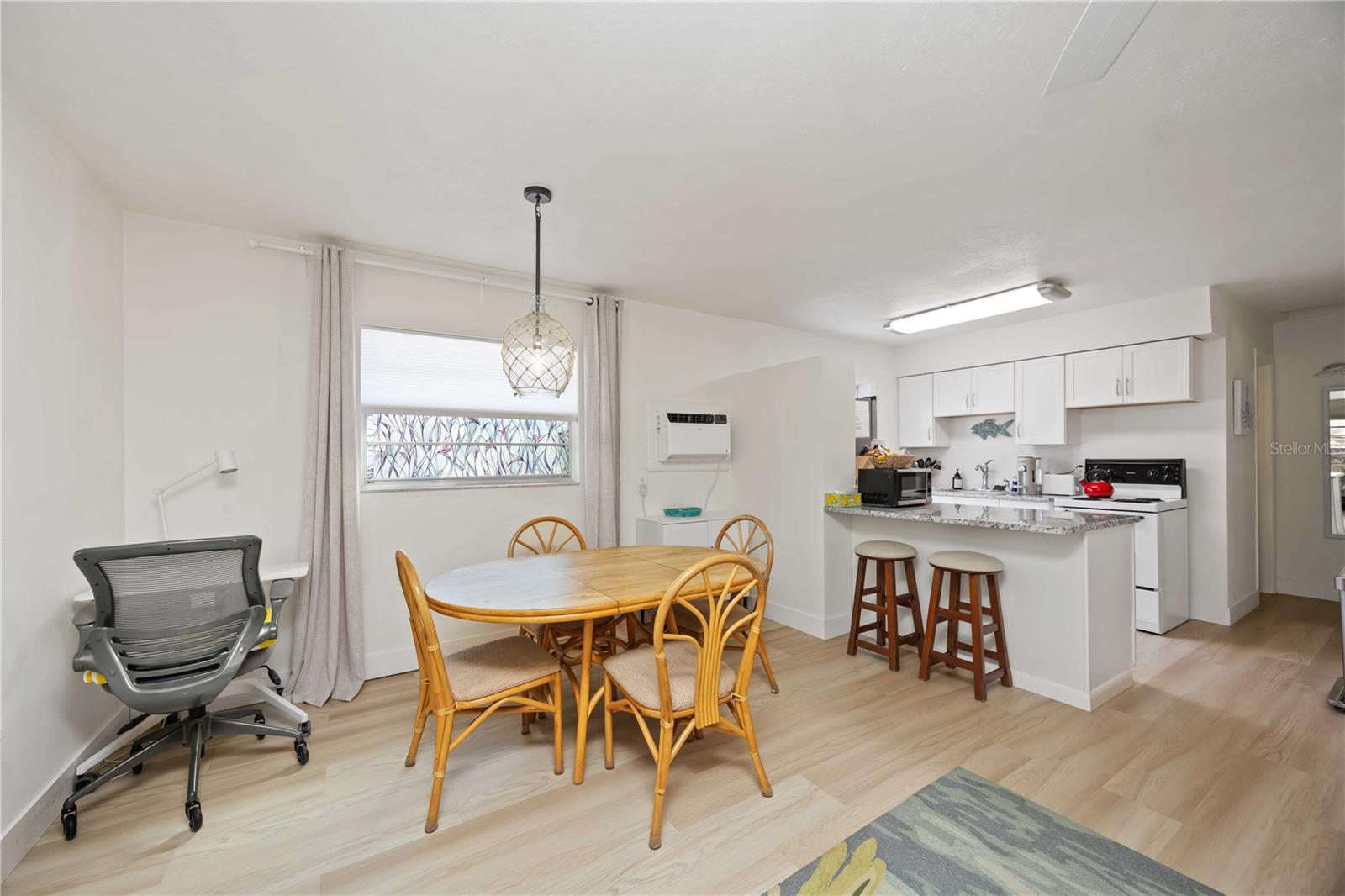 Image 25 of 79 For 5075 Beach Road B4