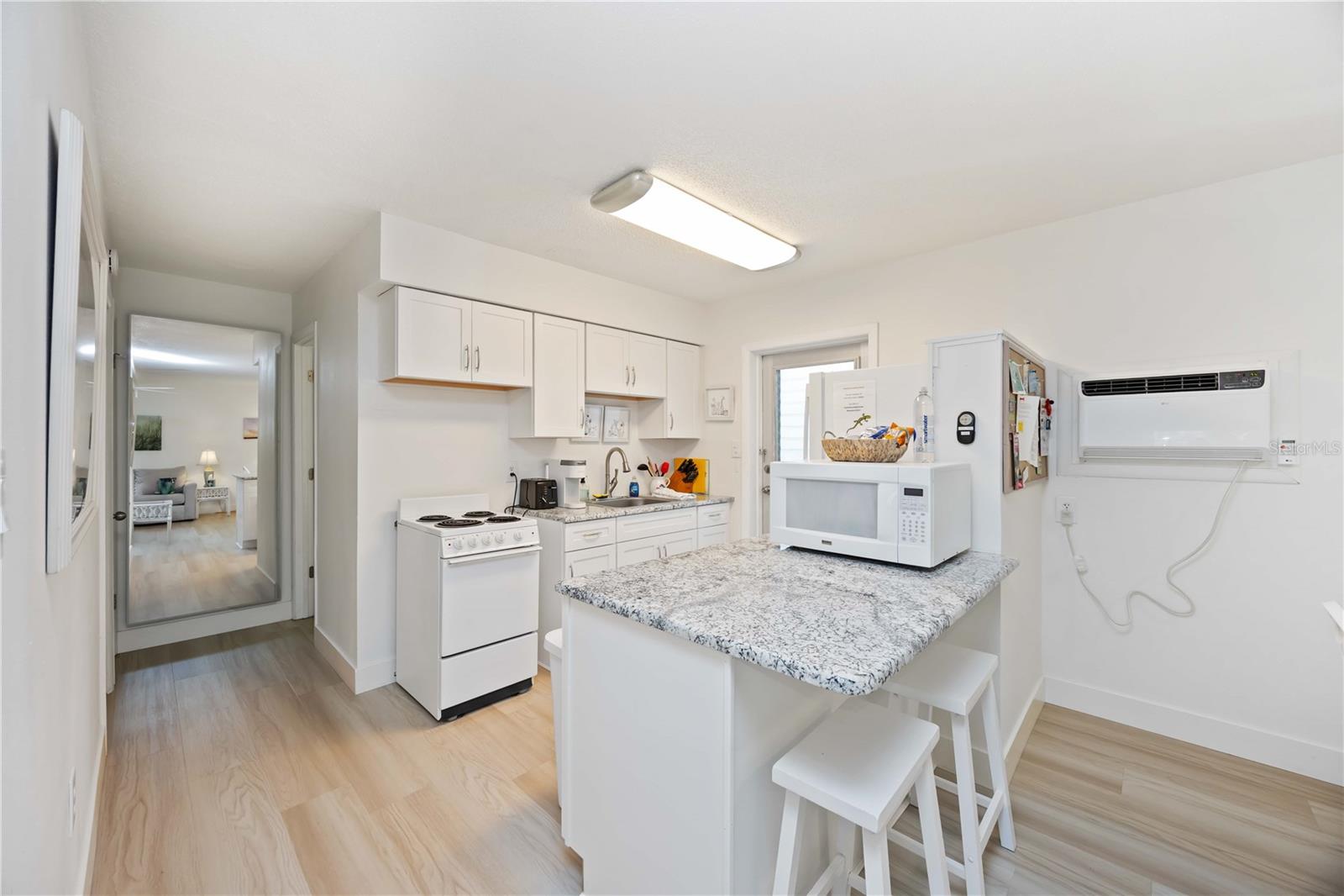 Image 38 of 79 For 5075 Beach Road B4