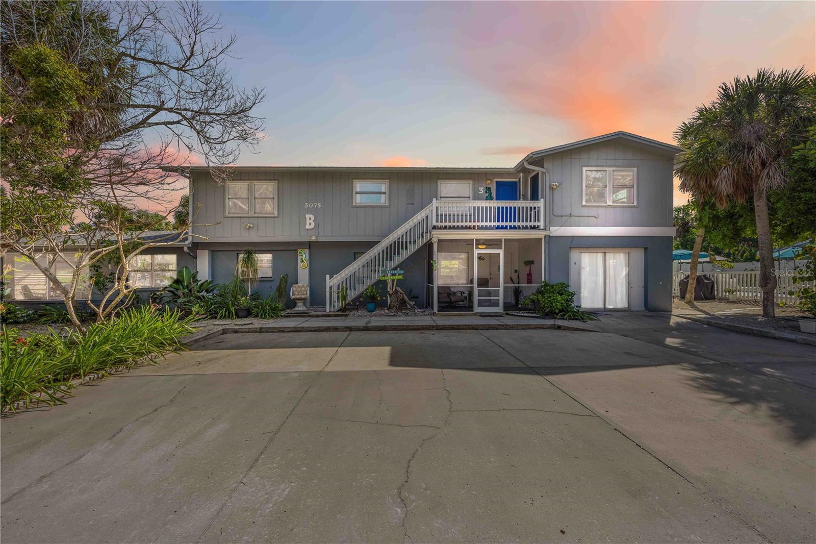 Image 4 of 79 For 5075 Beach Road B4