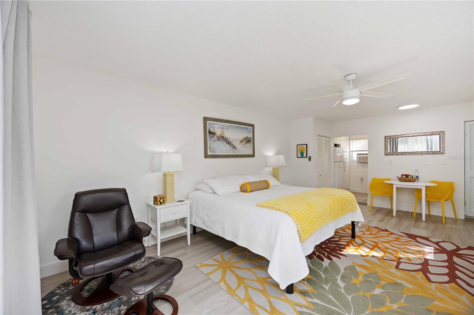 Image 44 of 79 For 5075 Beach Road B4