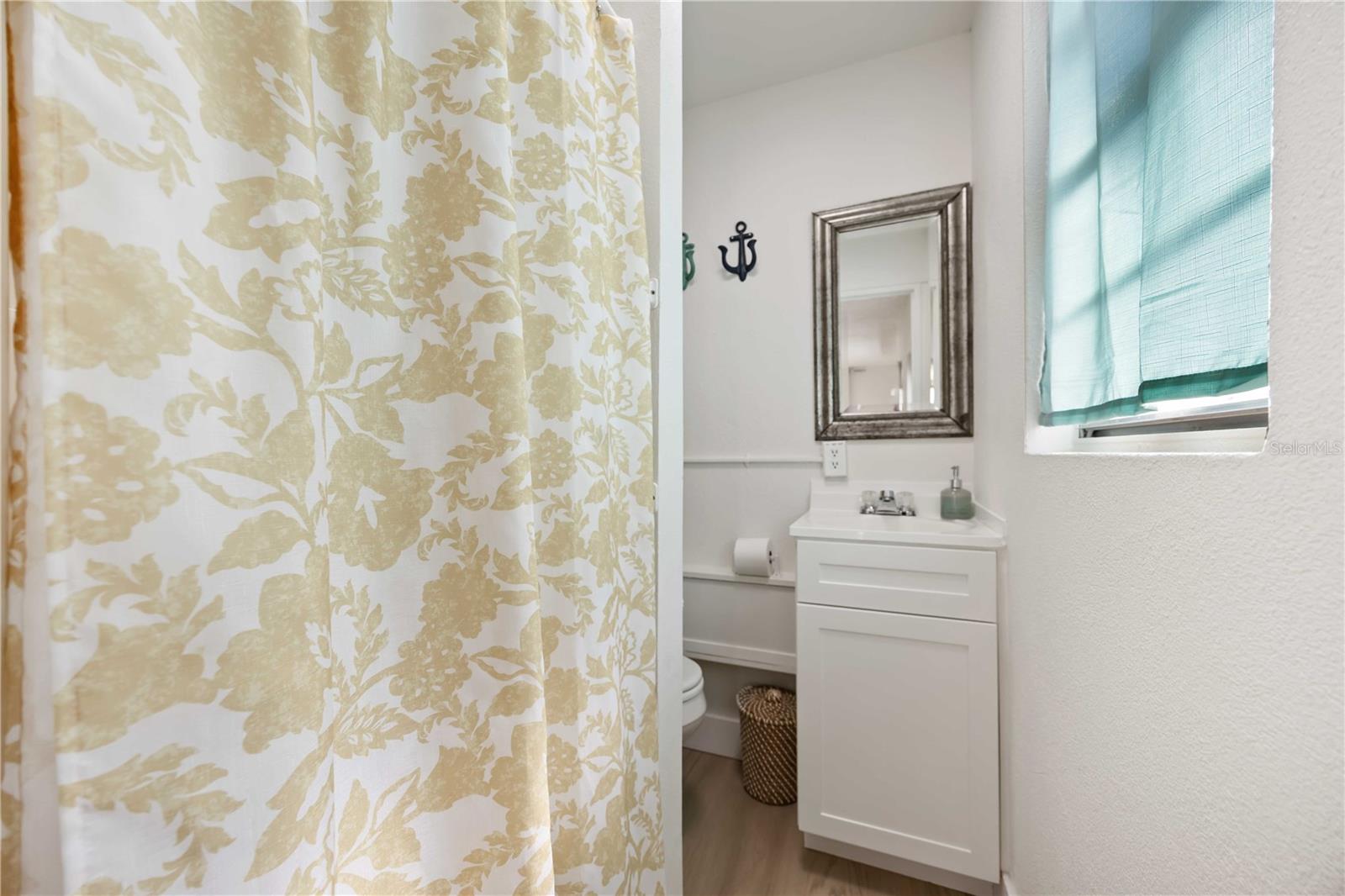 Image 46 of 79 For 5075 Beach Road B4