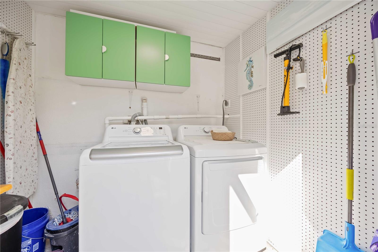 Image 48 of 79 For 5075 Beach Road B4