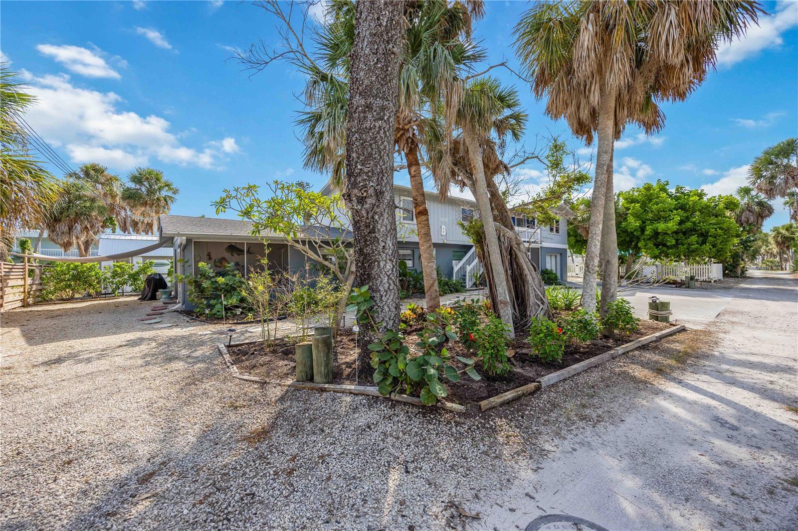 Image 5 of 79 For 5075 Beach Road B4