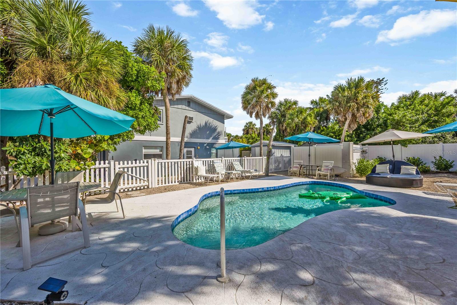 Image 7 of 79 For 5075 Beach Road B4