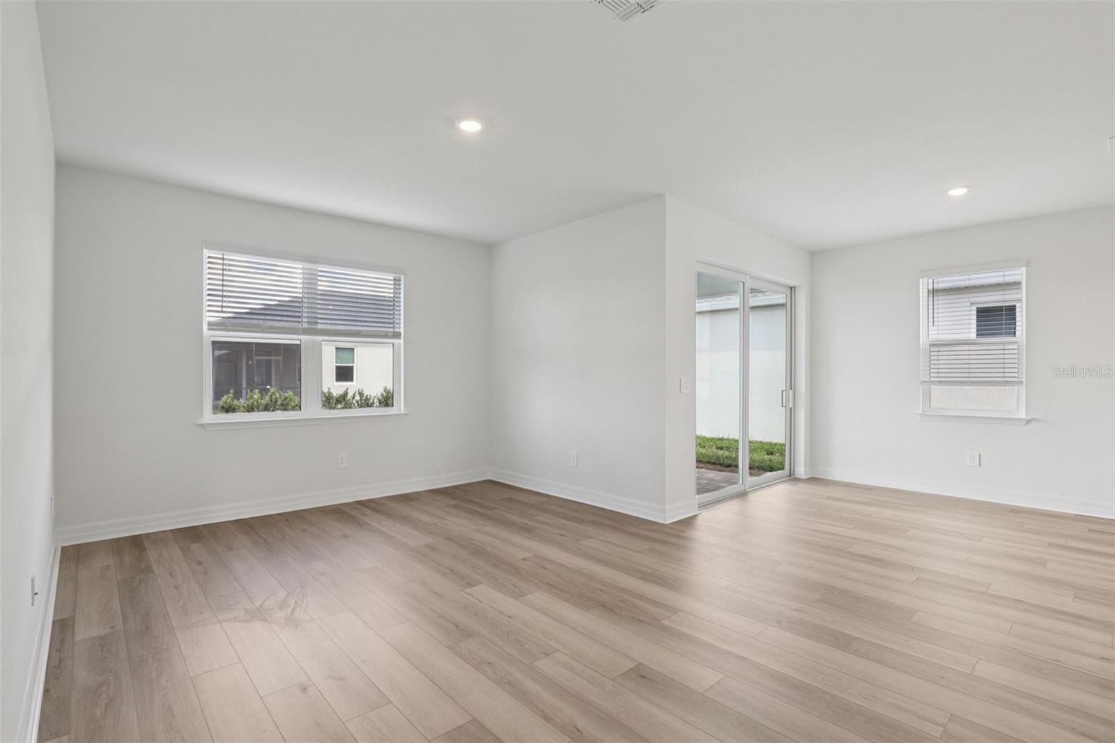 Image 12 of 41 For 44404 Frontier Drive