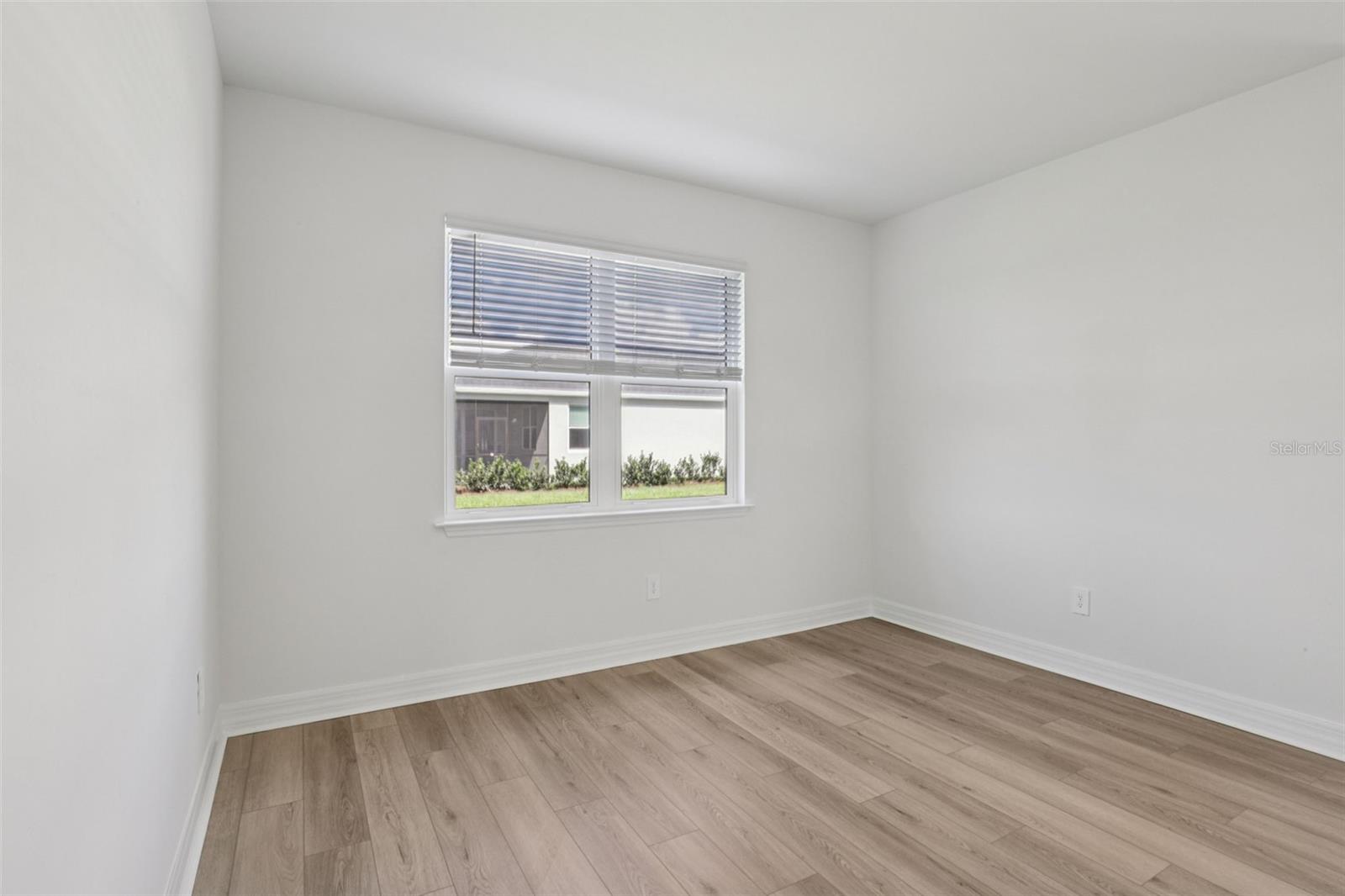 Image 20 of 41 For 44404 Frontier Drive