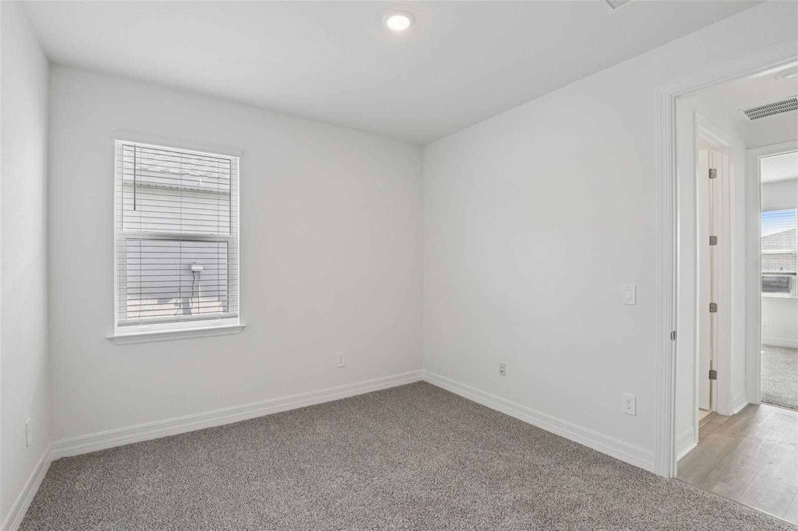 Image 26 of 41 For 44404 Frontier Drive