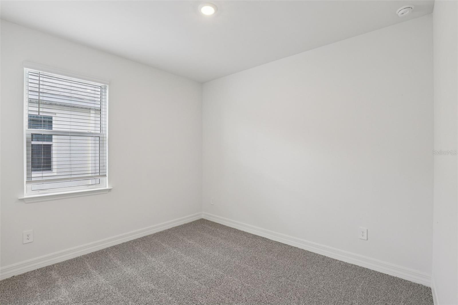 Image 30 of 41 For 44404 Frontier Drive