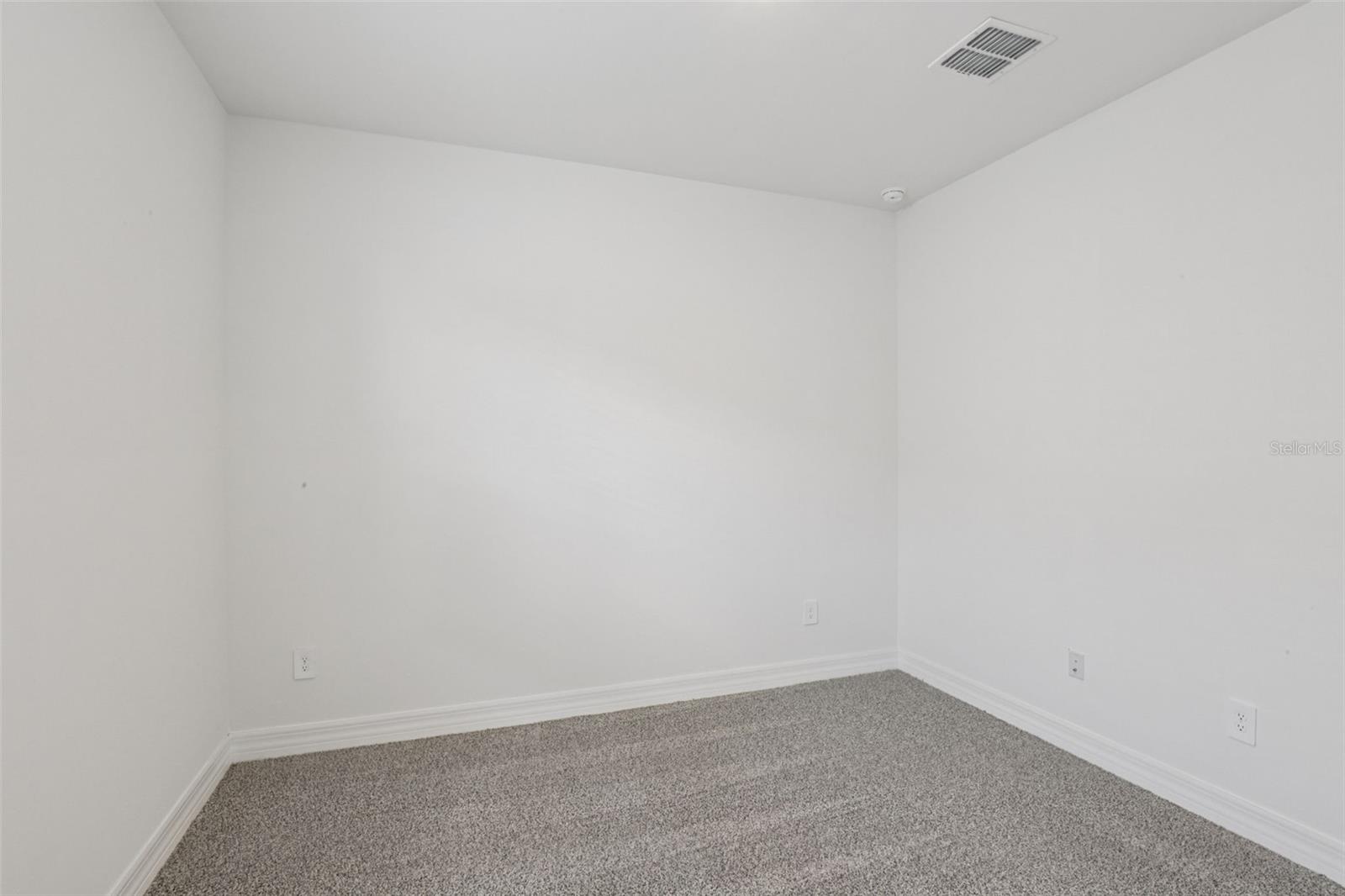 Image 31 of 41 For 44404 Frontier Drive