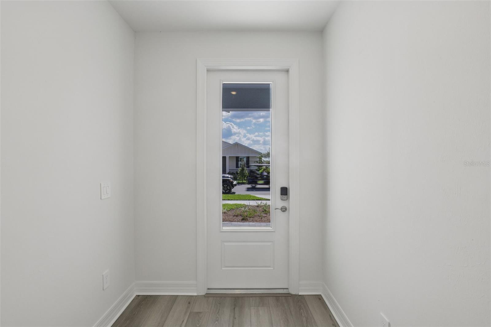 Image 35 of 41 For 44404 Frontier Drive